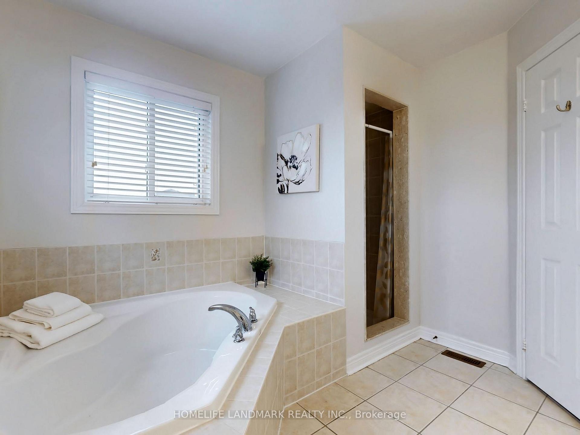 Photo 30 of 143 Baycliffe Drive, Whitby, Williamsburg — HOMEH