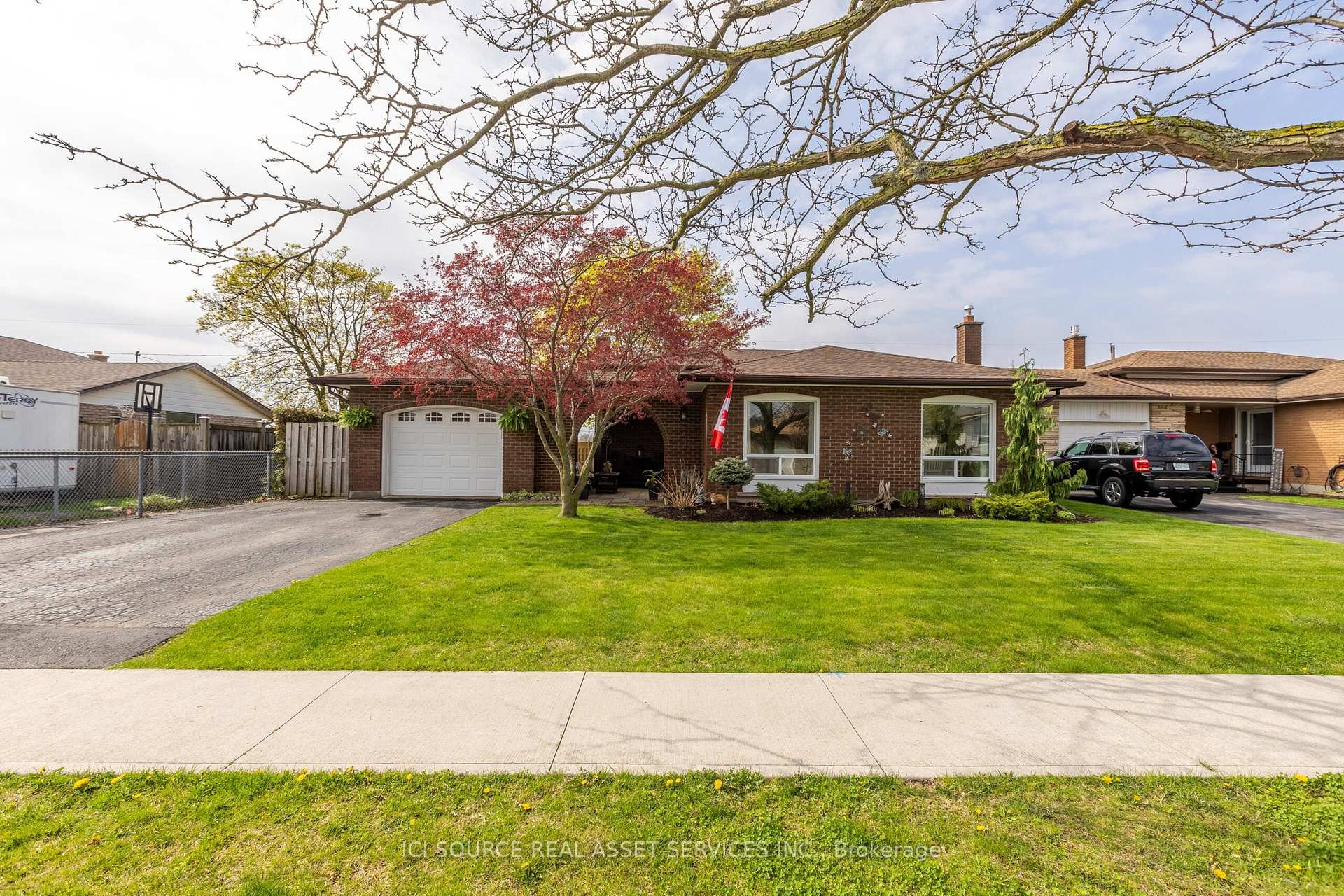 Front of 118 Westwood Crescent