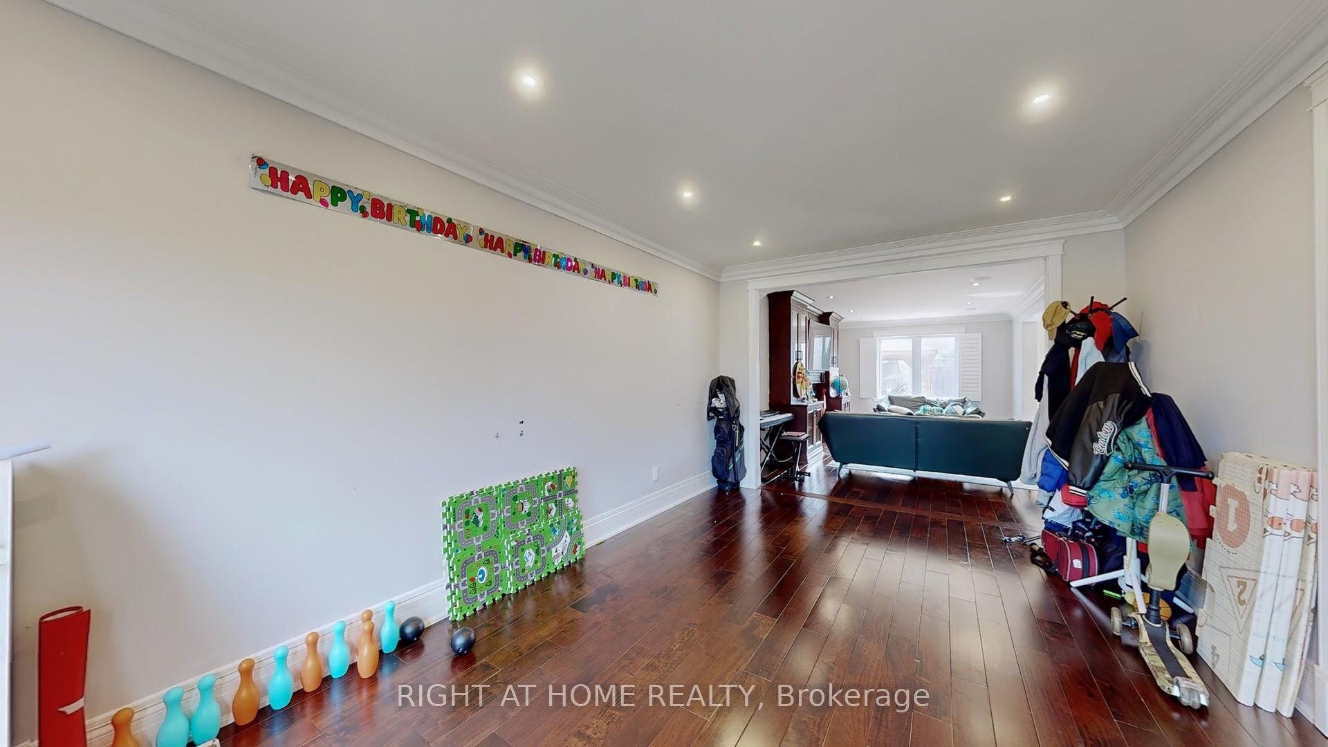 Photo 11 of Unit Main, 278 Barrhill Road, Vaughan, Maple — HOMEH