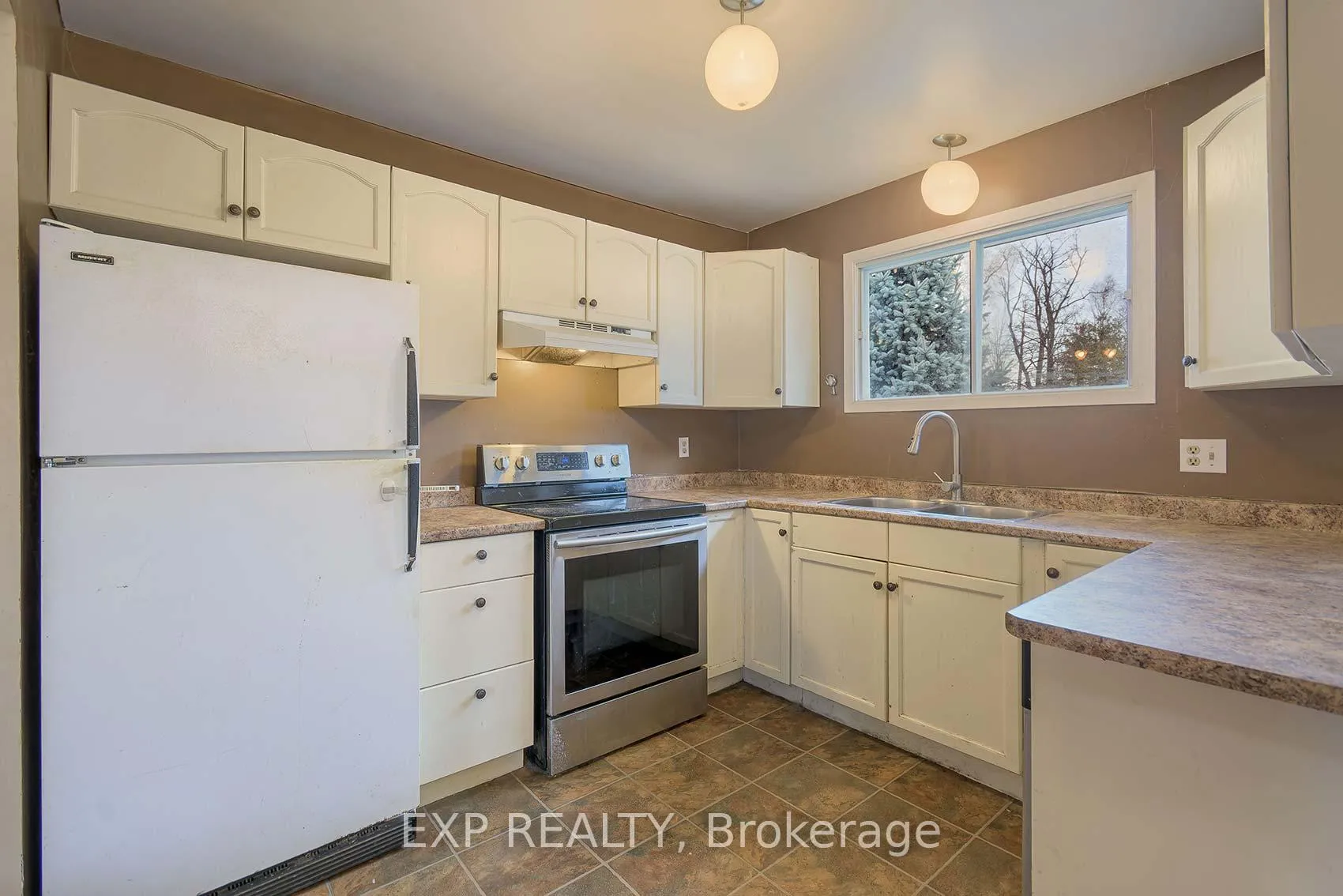 Photo 6 of 310 Crawford Street, Barrie, Ardagh — HOMEH
