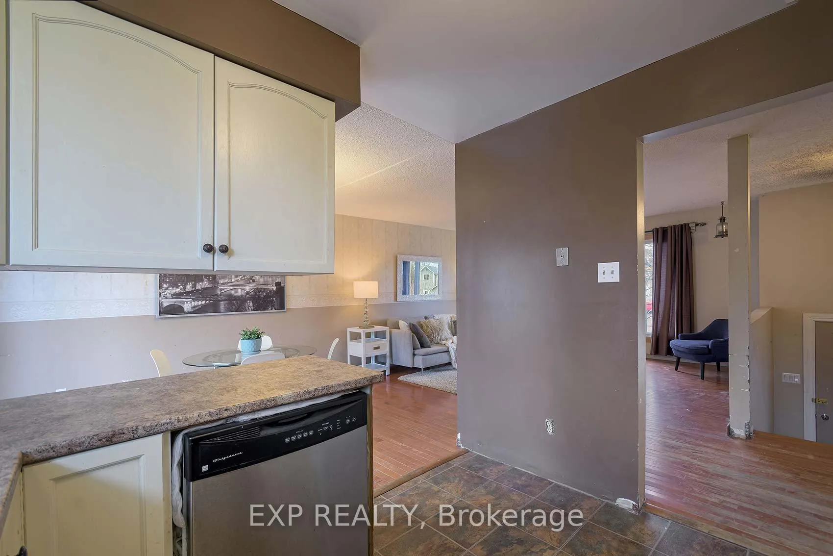 Photo 7 of 310 Crawford Street, Barrie, Ardagh — HOMEH