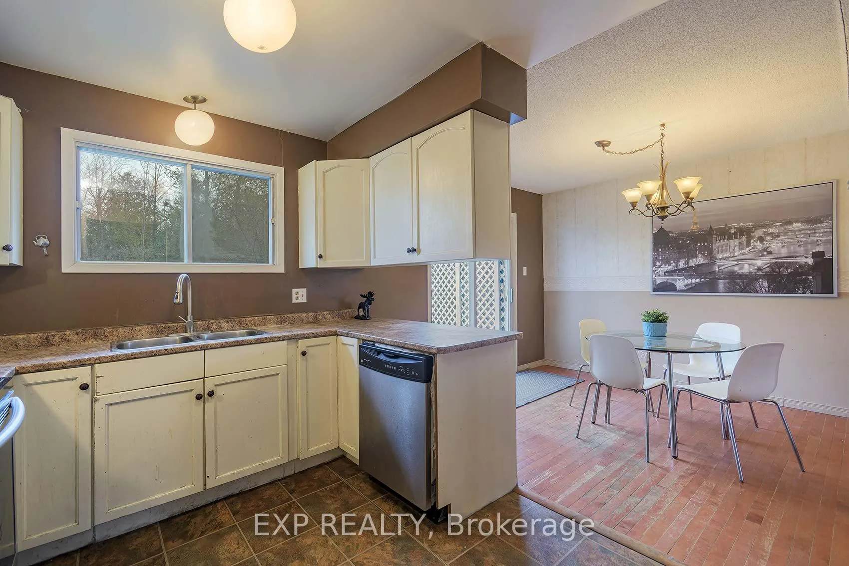 Photo 8 of 310 Crawford Street, Barrie, Ardagh — HOMEH
