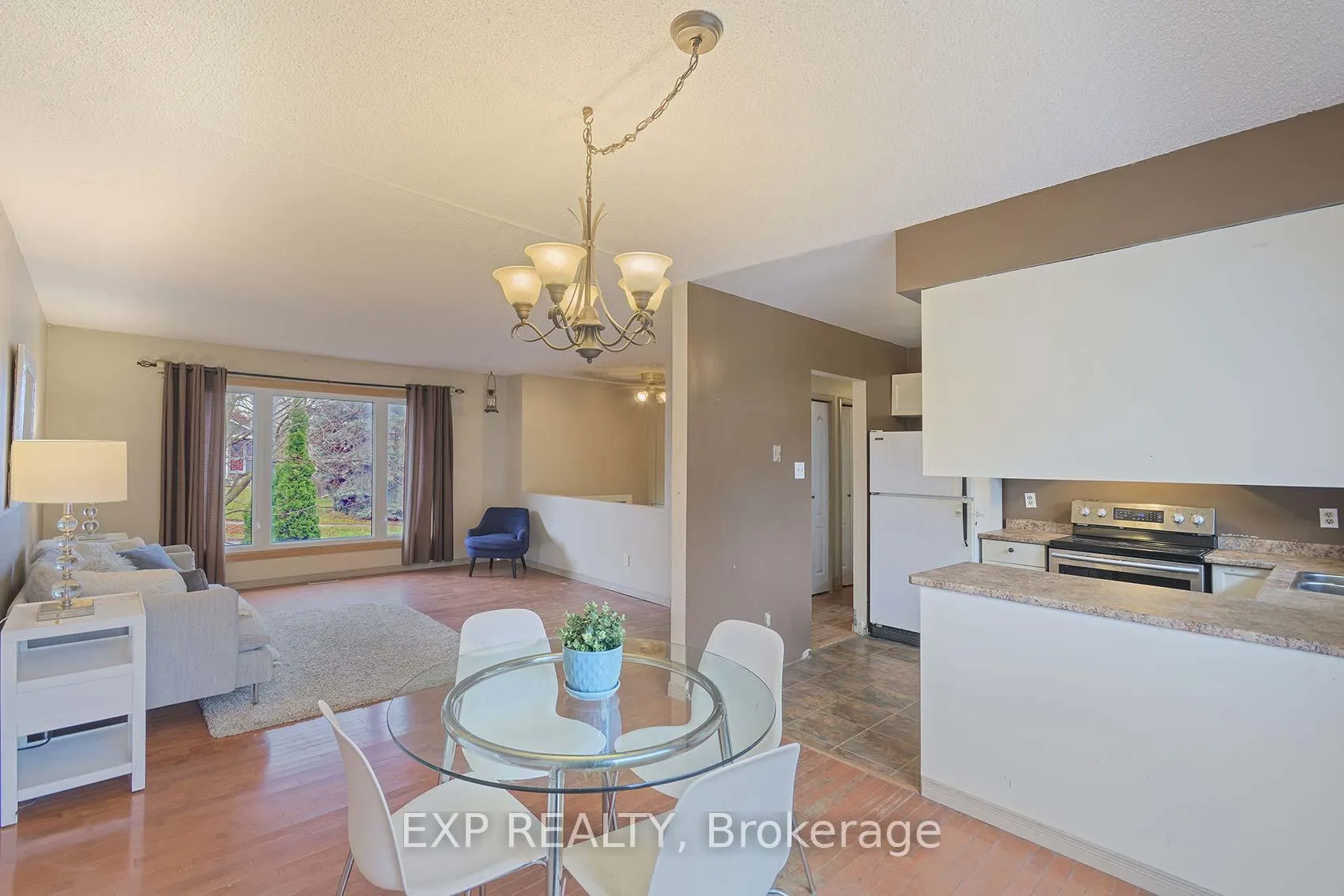 Photo 10 of 310 Crawford Street, Barrie, Ardagh — HOMEH