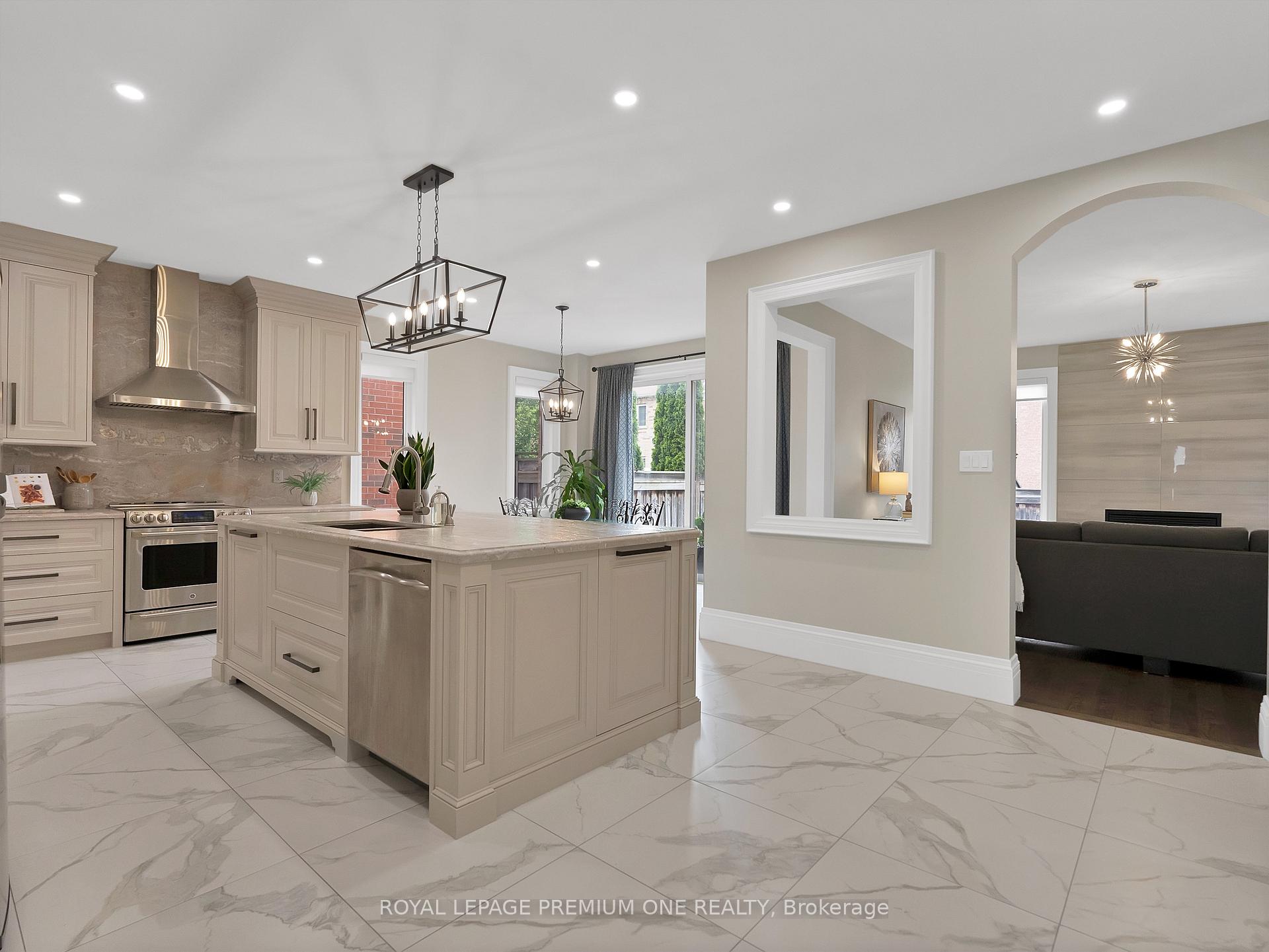 Photo 9 of 163 Tonner Crescent, Aurora, Bayview Northeast — HOMEH