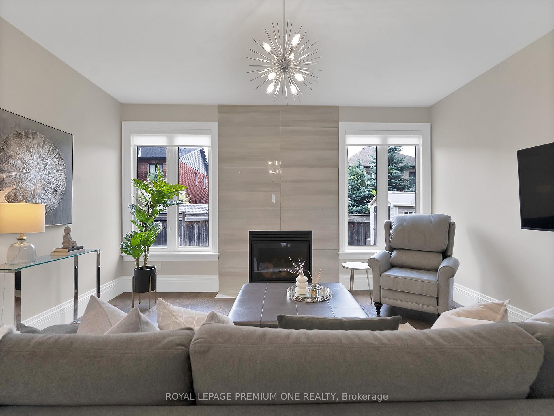 Photo 5 of 163 Tonner Crescent, Aurora, Bayview Northeast — HOMEH