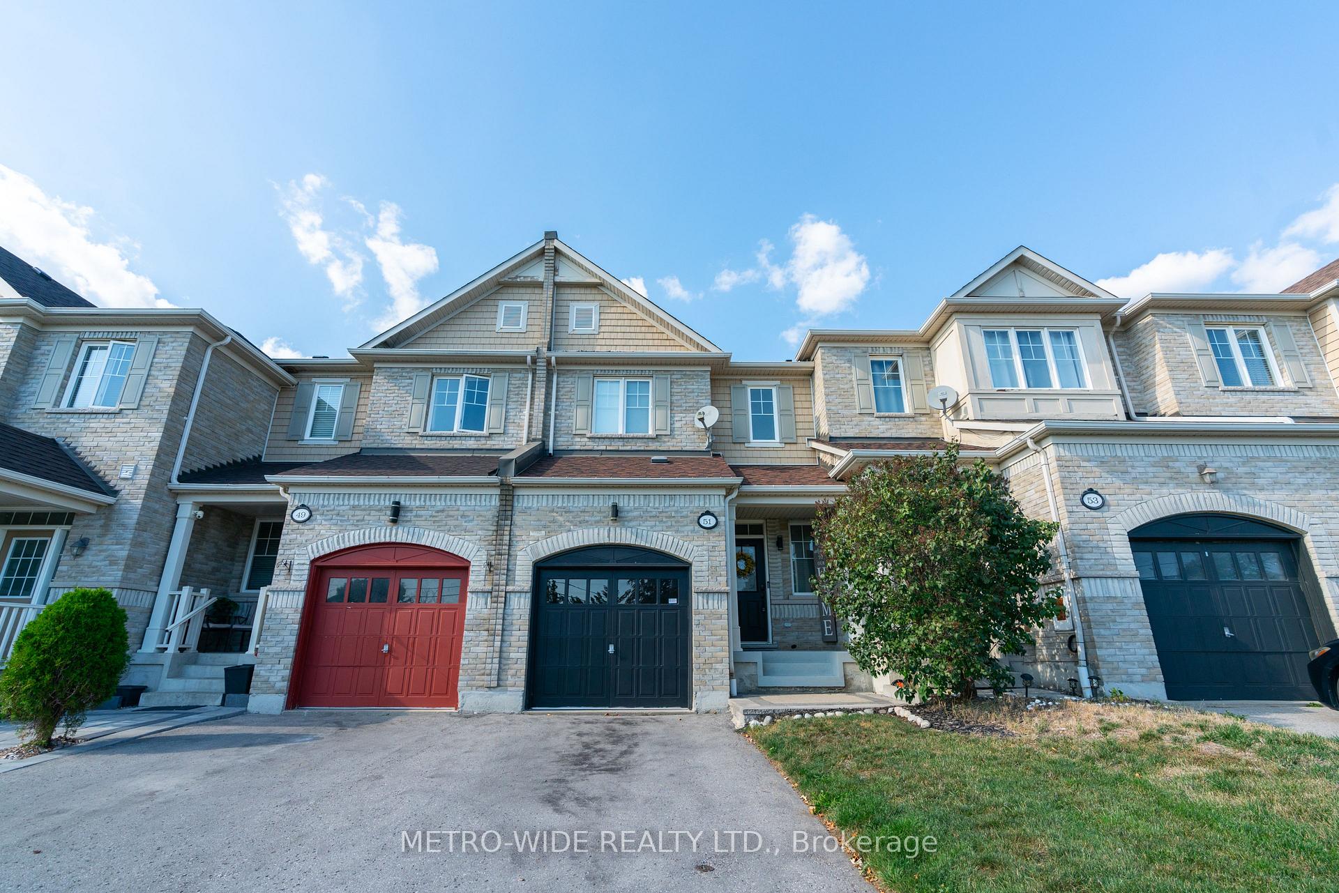 Photo 2 of 51 Silverwood Circle, Ajax, Central East — HOMEH
