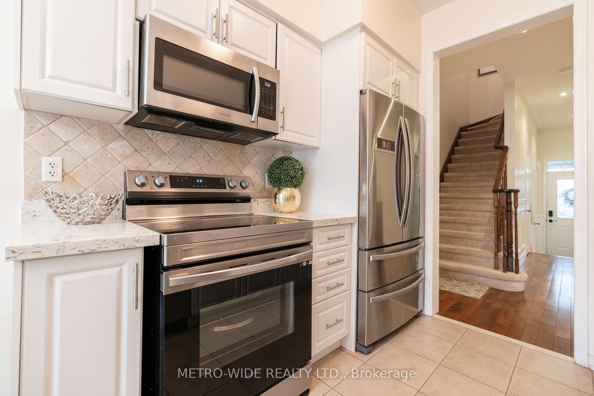 Photo 15 of 51 Silverwood Circle, Ajax, Central East — HOMEH