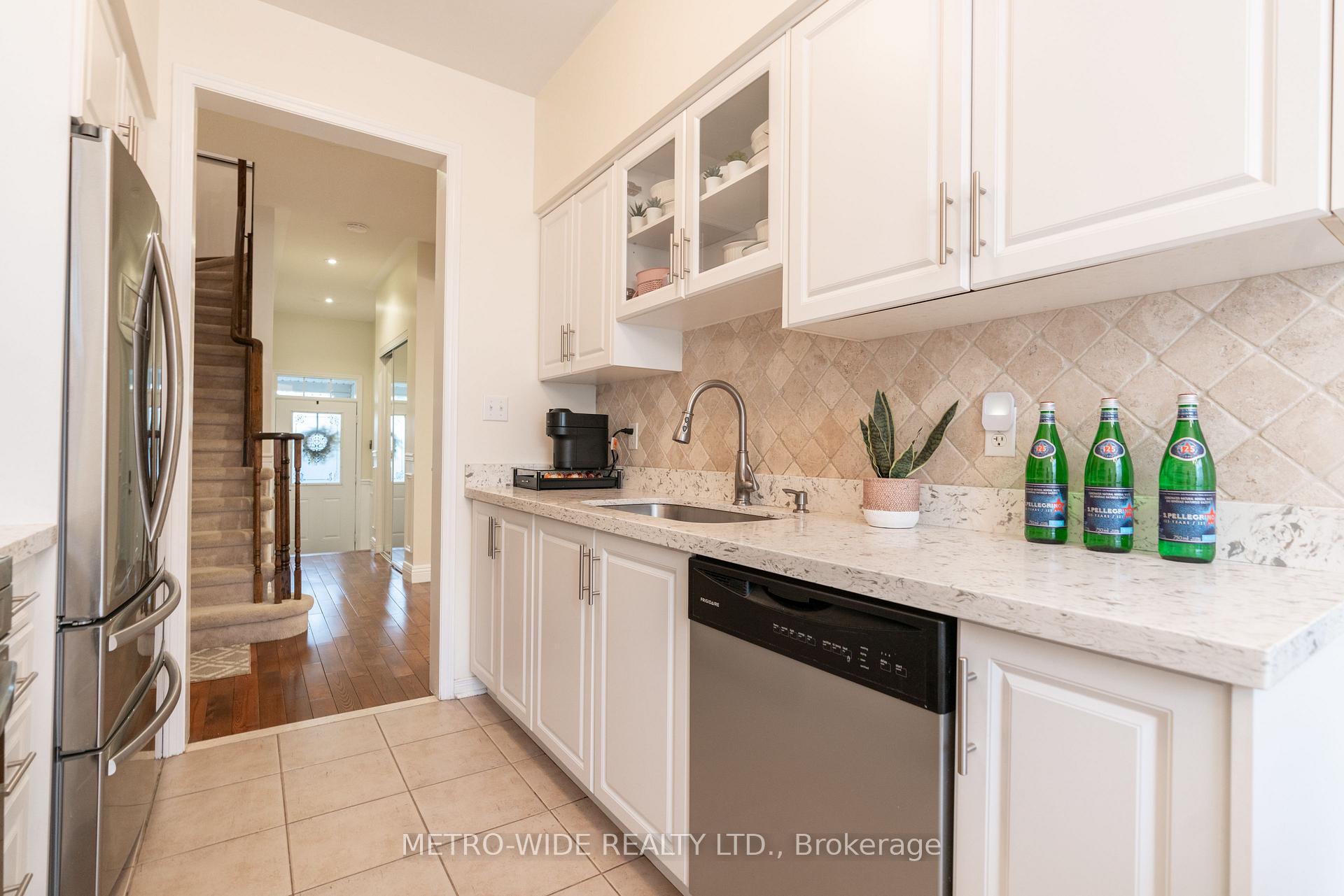 Photo 19 of 51 Silverwood Circle, Ajax, Central East — HOMEH