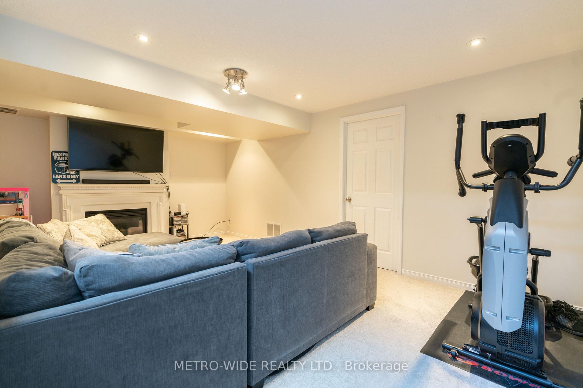 Photo 41 of 51 Silverwood Circle, Ajax, Central East — HOMEH