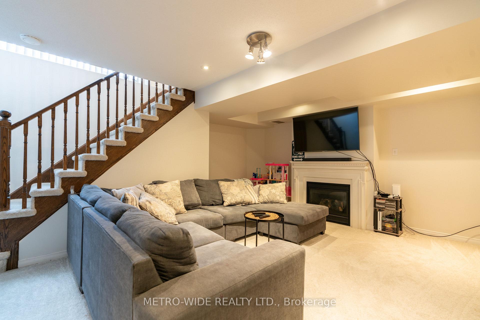 Photo 42 of 51 Silverwood Circle, Ajax, Central East — HOMEH