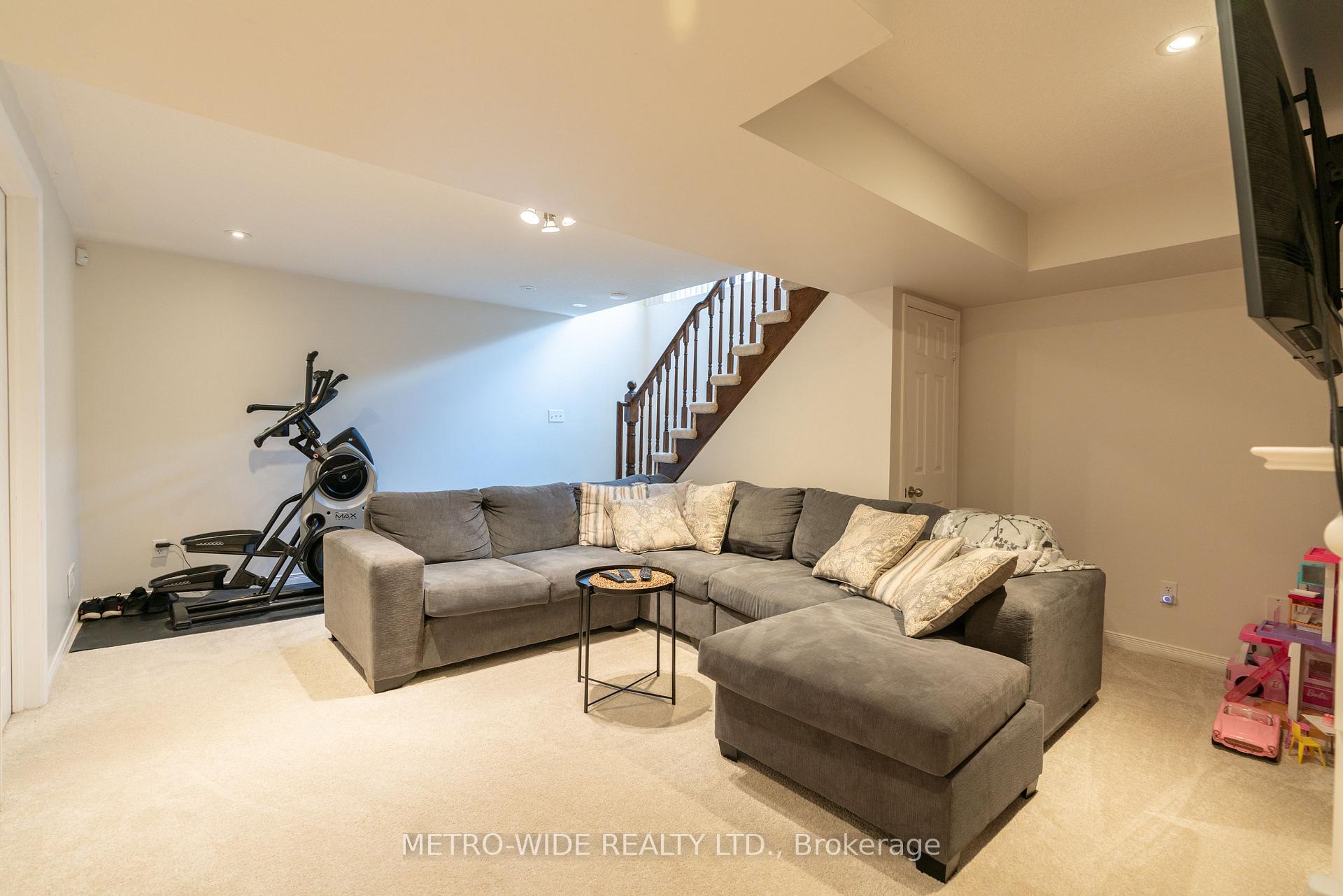 Photo 44 of 51 Silverwood Circle, Ajax, Central East — HOMEH