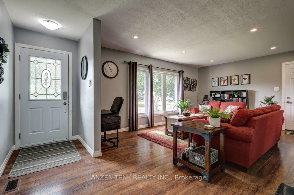 Photo 5 of 131 Fourth Avenue, Aylmer — HOMEH