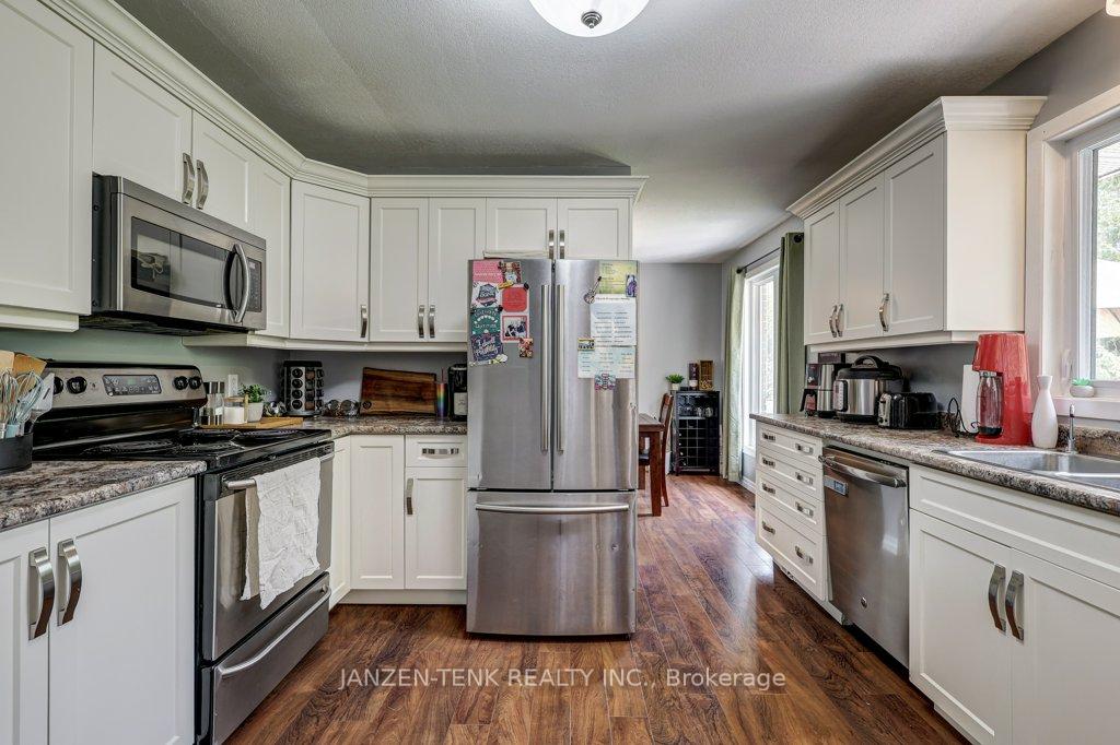Photo 7 of 131 Fourth Avenue, Aylmer — HOMEH