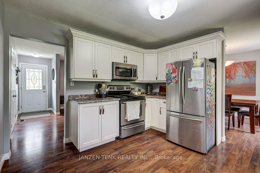Photo 11 of 131 Fourth Avenue, Aylmer — HOMEH