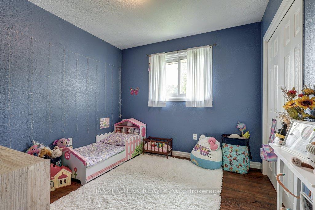 Photo 10 of 131 Fourth Avenue, Aylmer — HOMEH