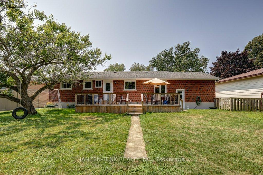 Photo 33 of 131 Fourth Avenue, Aylmer — HOMEH