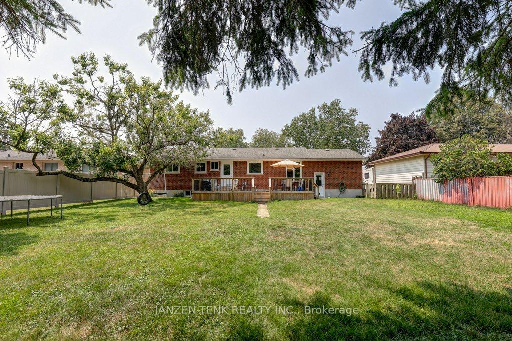 Photo 25 of 131 Fourth Avenue, Aylmer — HOMEH