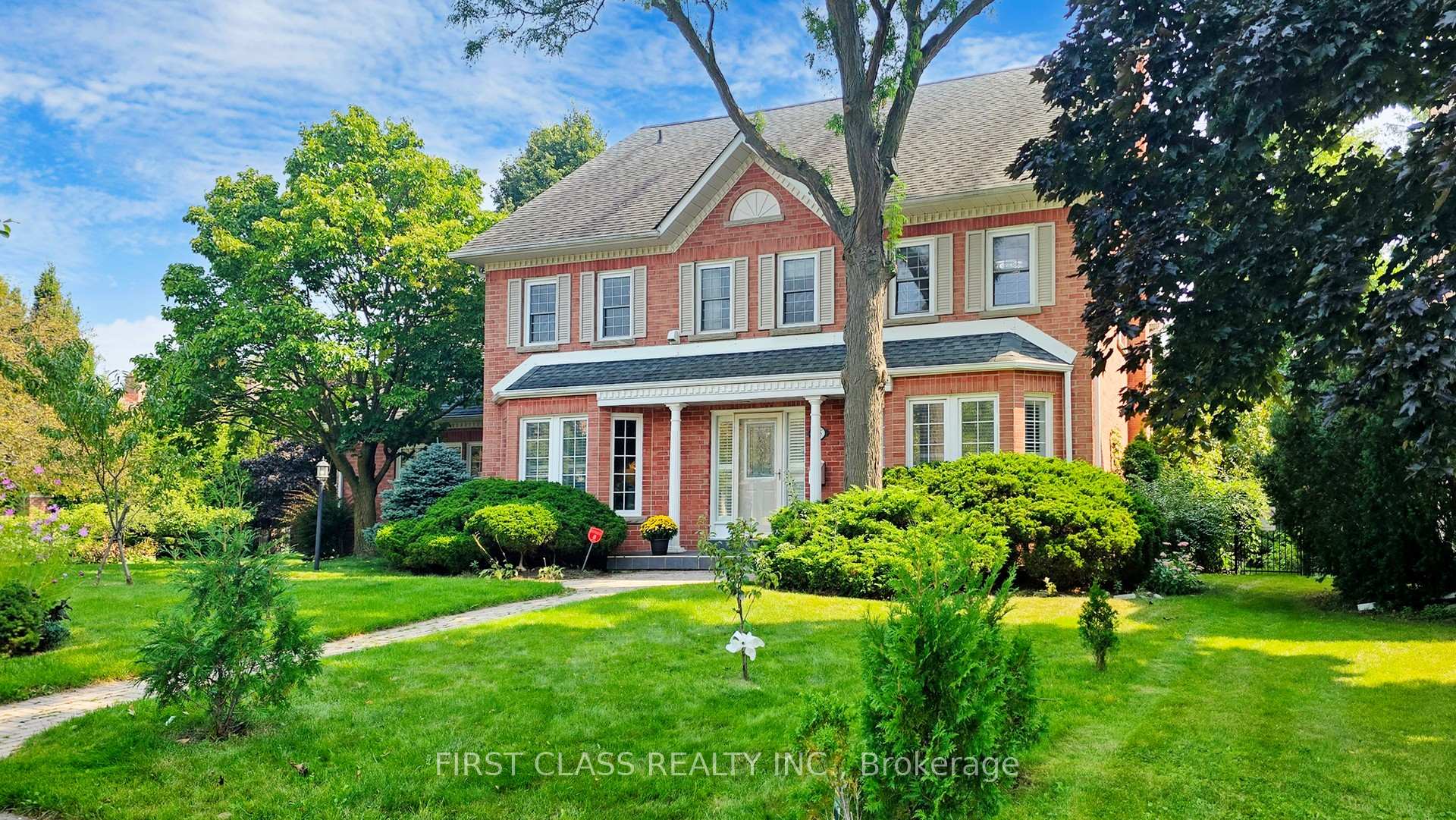 Front of 125 Longwater Chase