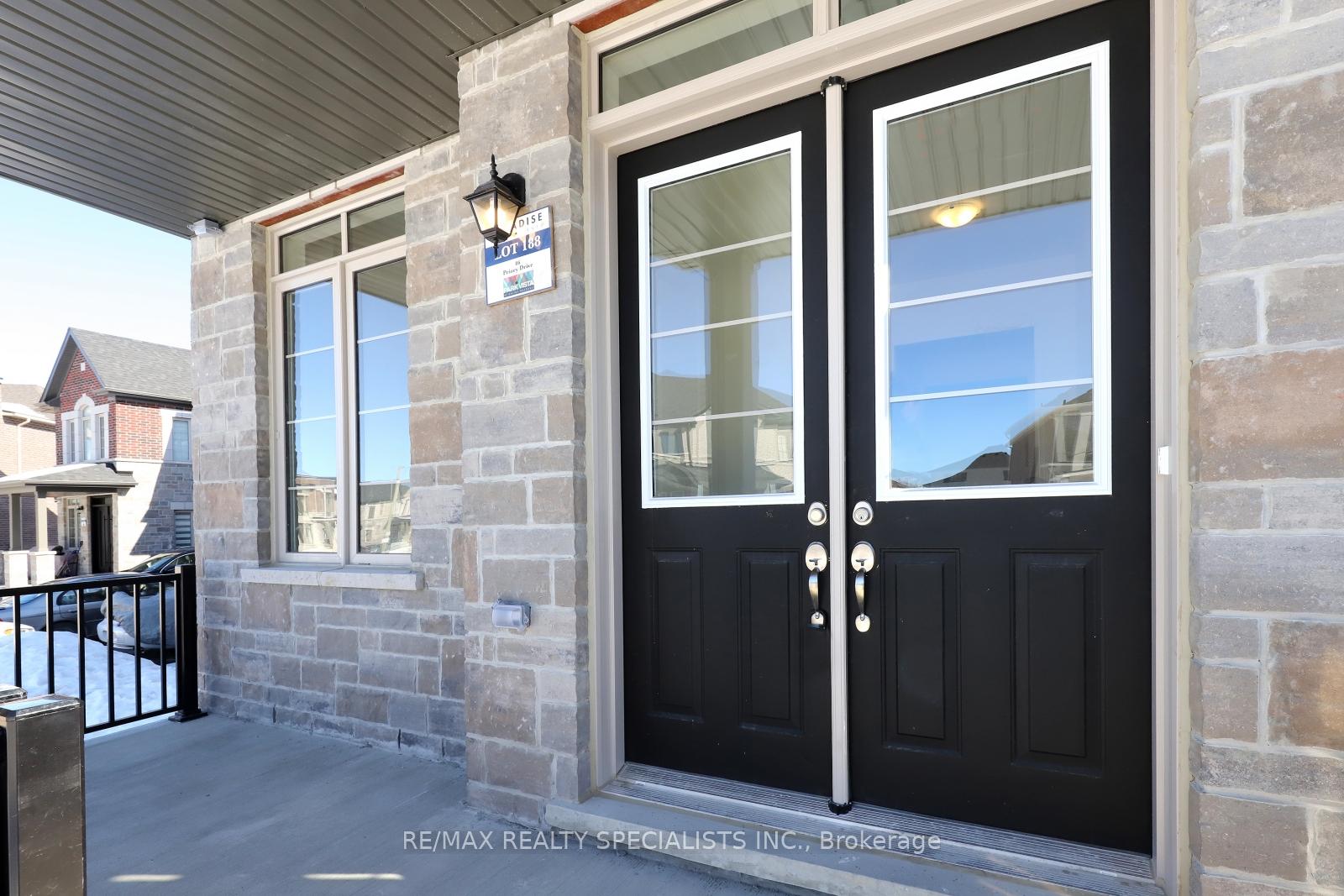 Photo 2 of 46 Priory Drive, Whitby, Rural Whitby — HOMEH