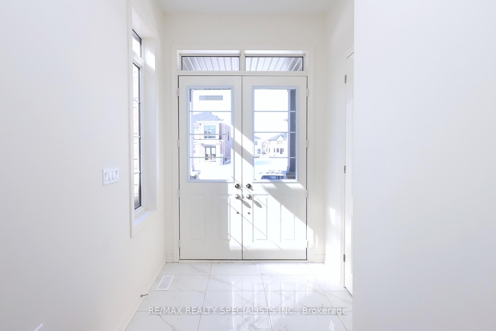 Photo 3 of 46 Priory Drive, Whitby, Rural Whitby — HOMEH