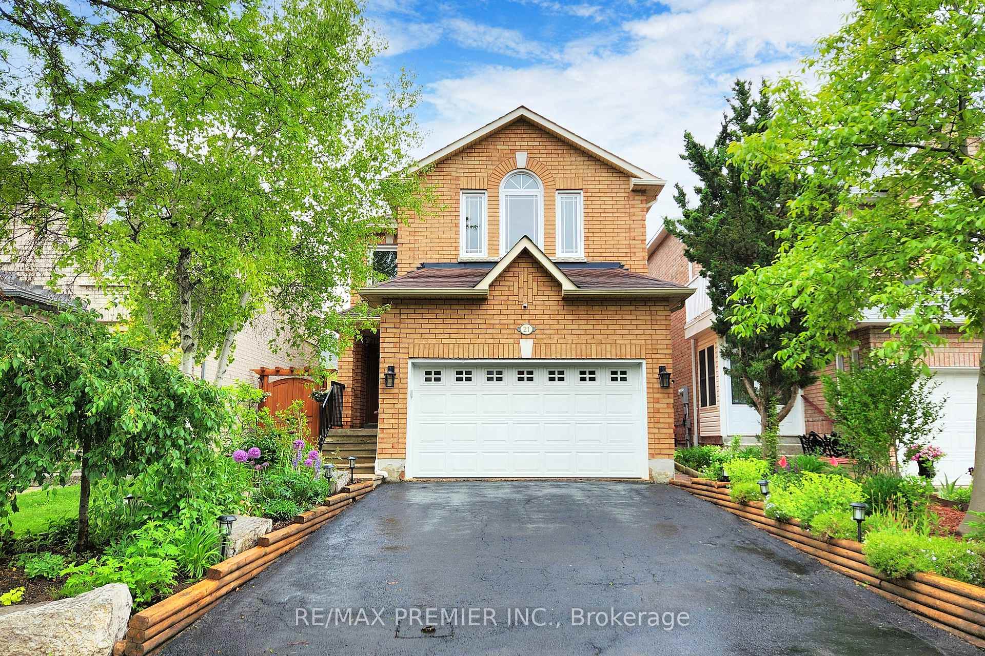 Front of 21 Villandry Crescent
