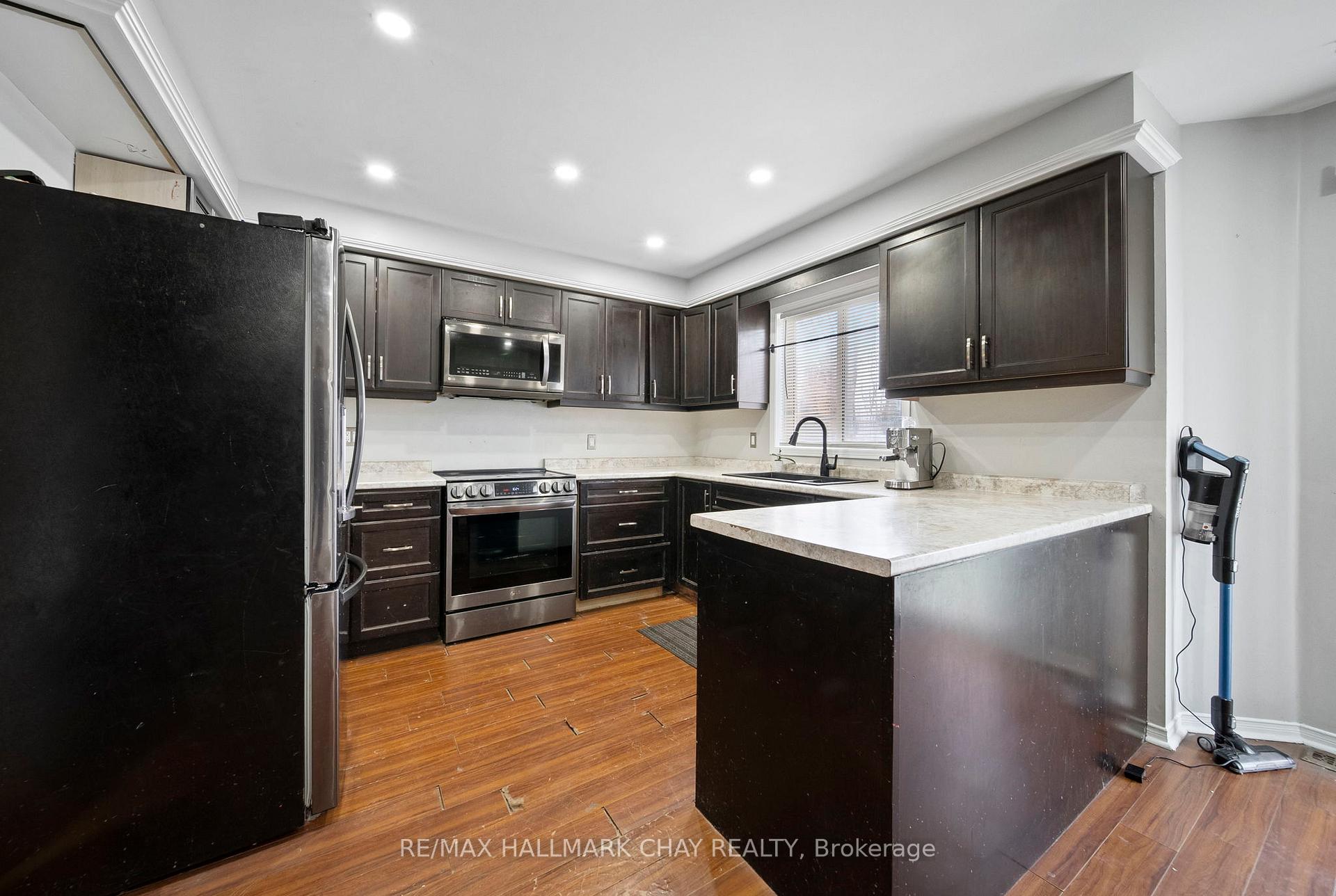 Photo 36 of 56 Hubbert Crescent, Barrie, Holly — HOMEH
