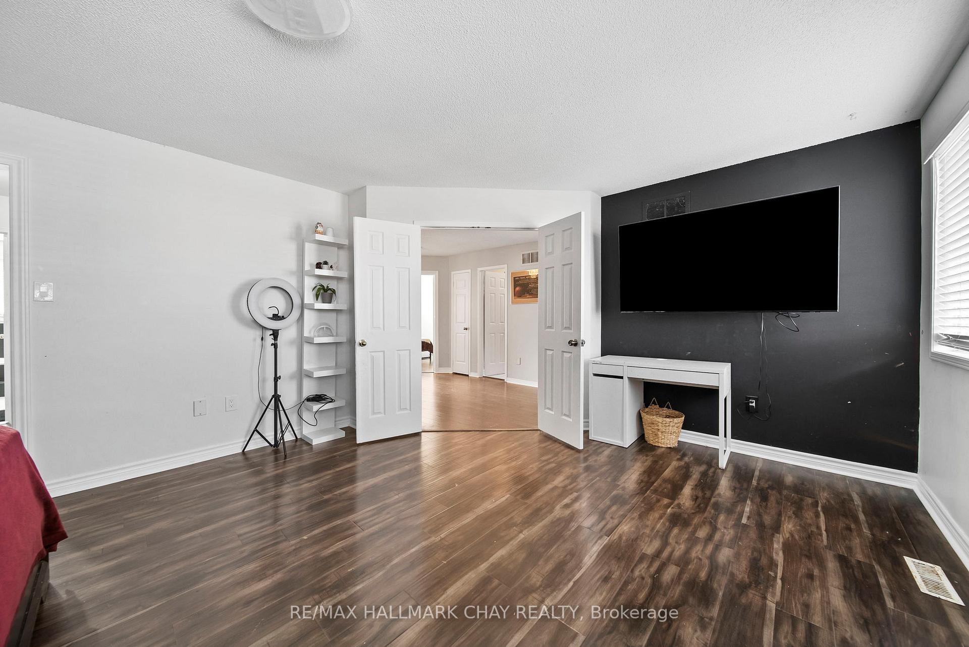 Photo 38 of 56 Hubbert Crescent, Barrie, Holly — HOMEH