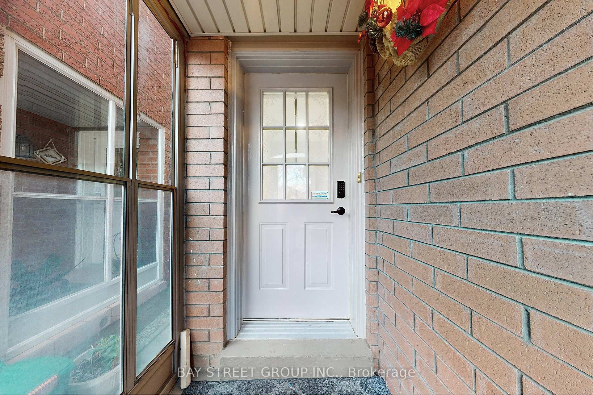 Photo 3 of 115 Kenborough Court, Markham, Milliken Mills East — HOMEH