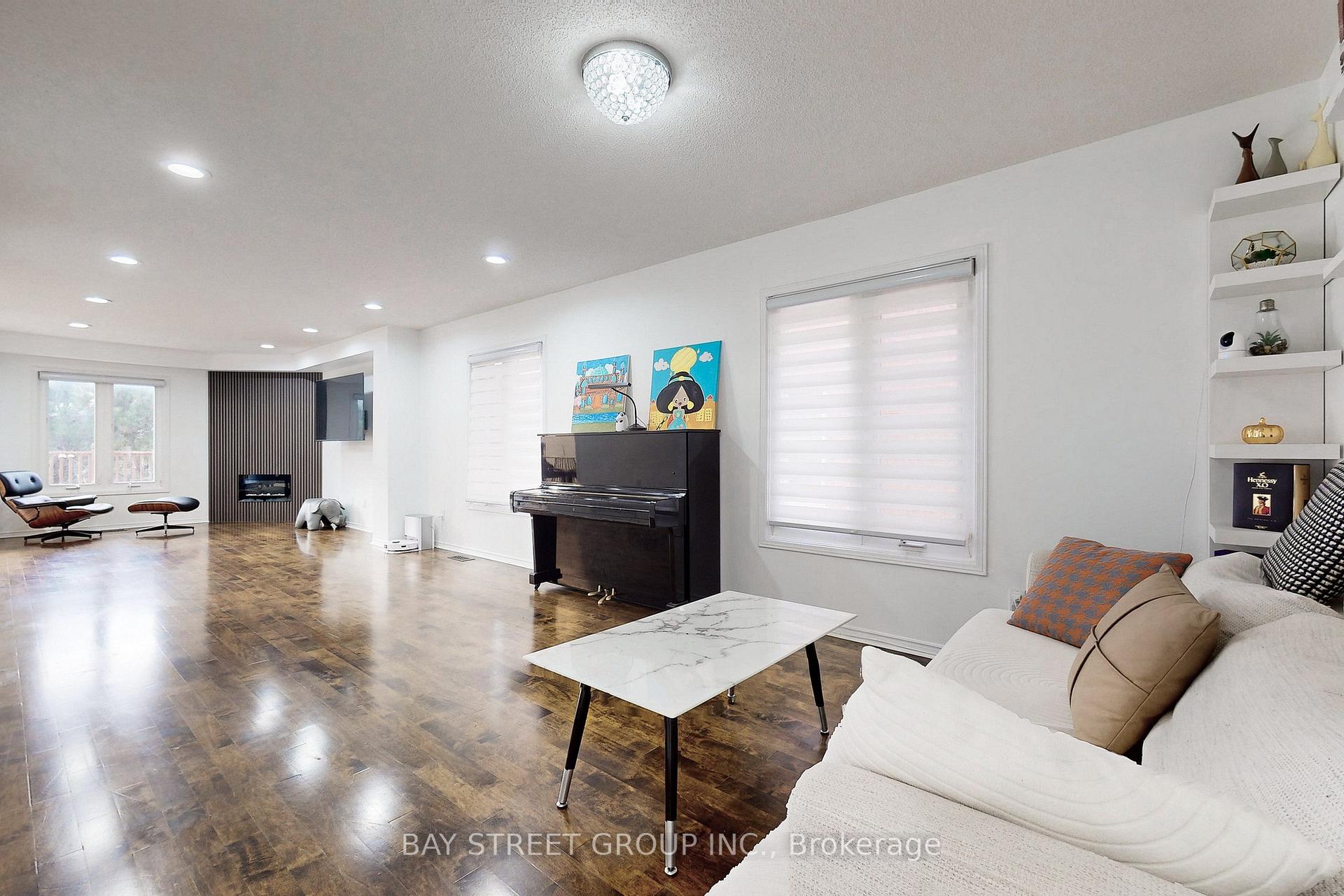 Photo 4 of 115 Kenborough Court, Markham, Milliken Mills East — HOMEH