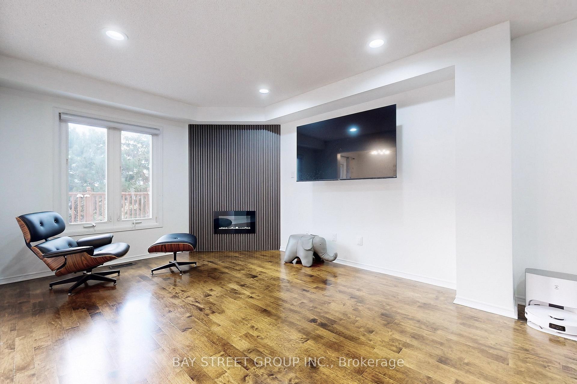 Photo 7 of 115 Kenborough Court, Markham, Milliken Mills East — HOMEH
