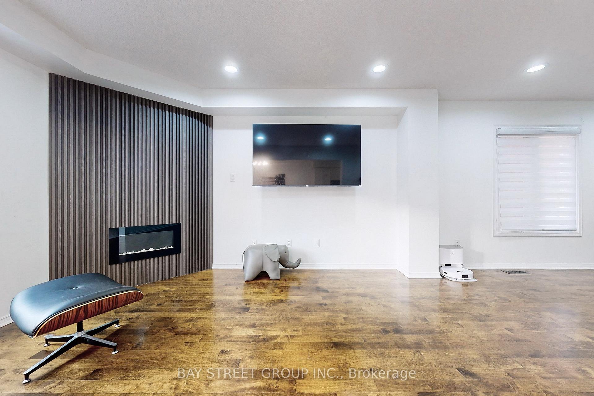 Photo 9 of 115 Kenborough Court, Markham, Milliken Mills East — HOMEH