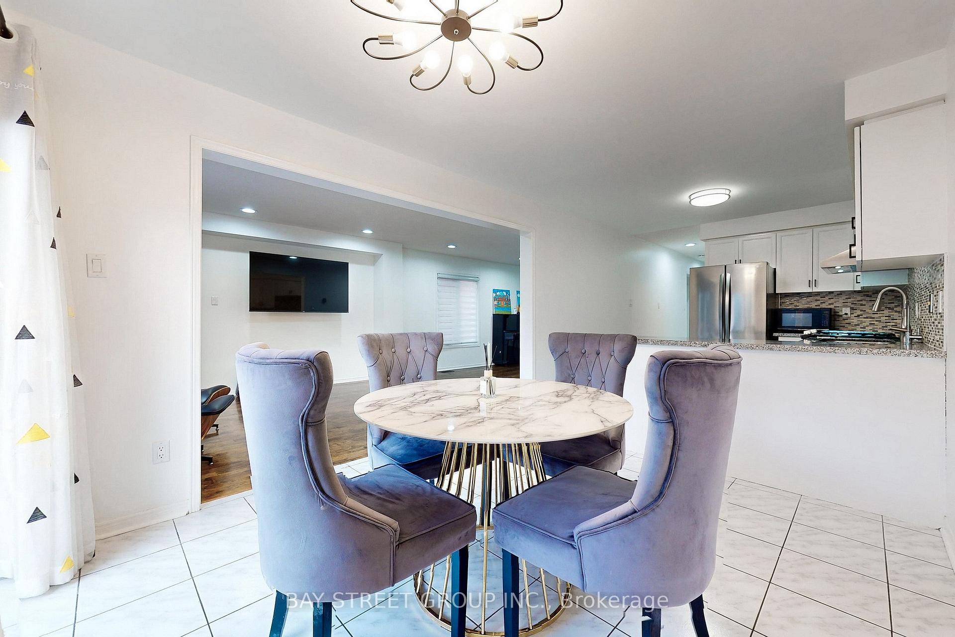 Photo 10 of 115 Kenborough Court, Markham, Milliken Mills East — HOMEH