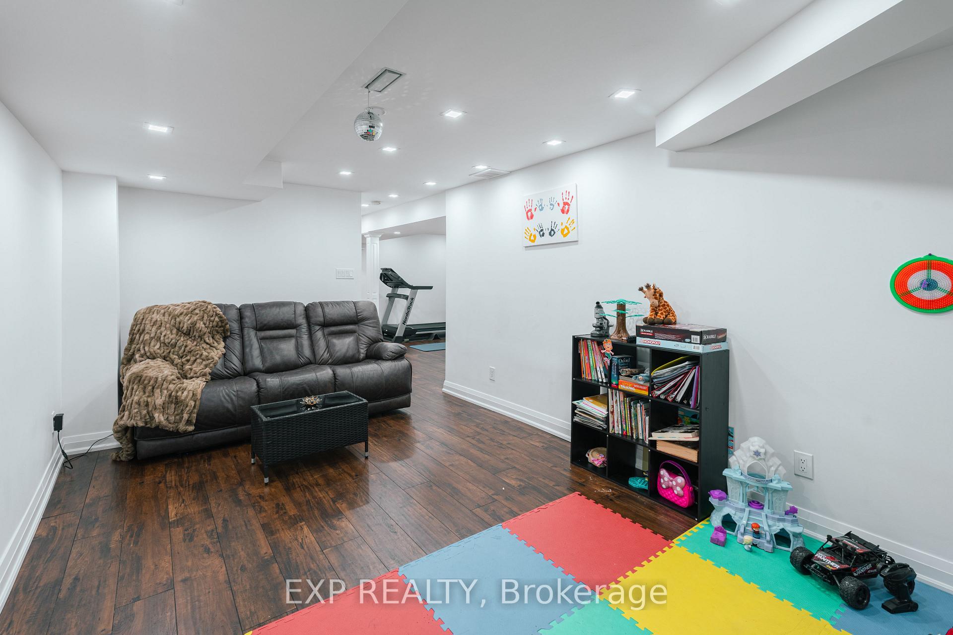 Photo 33 of 12 Fieldnest Crescent, Whitby, Rolling Acres — HOMEH
