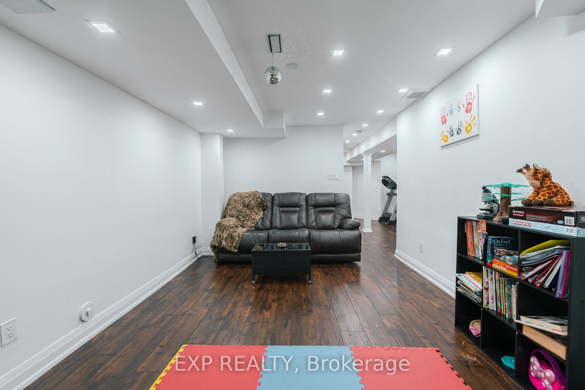 Photo 34 of 12 Fieldnest Crescent, Whitby, Rolling Acres — HOMEH