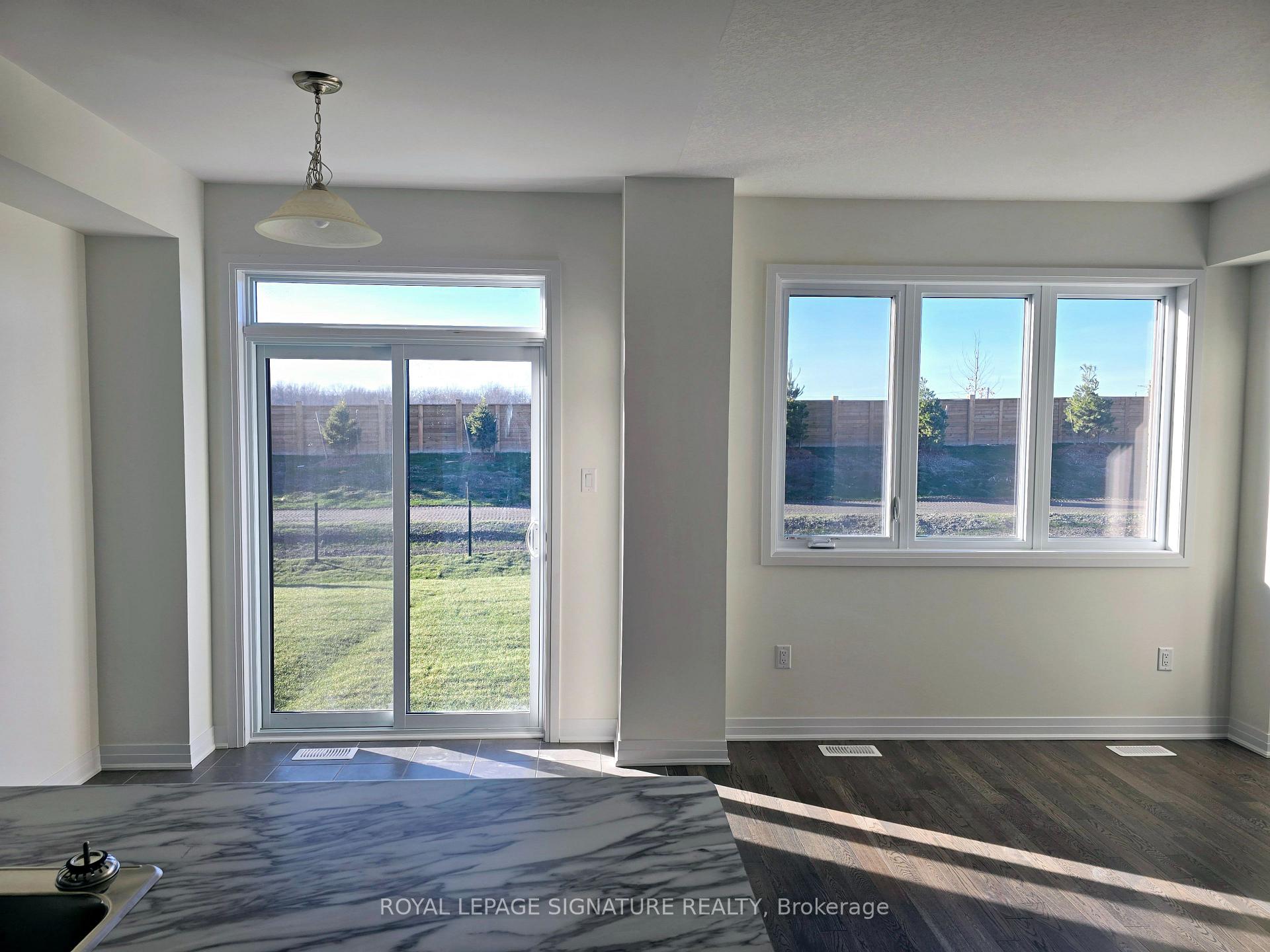 Photo 3 of 303 Port Crescent, Welland, Dain City — HOMEH