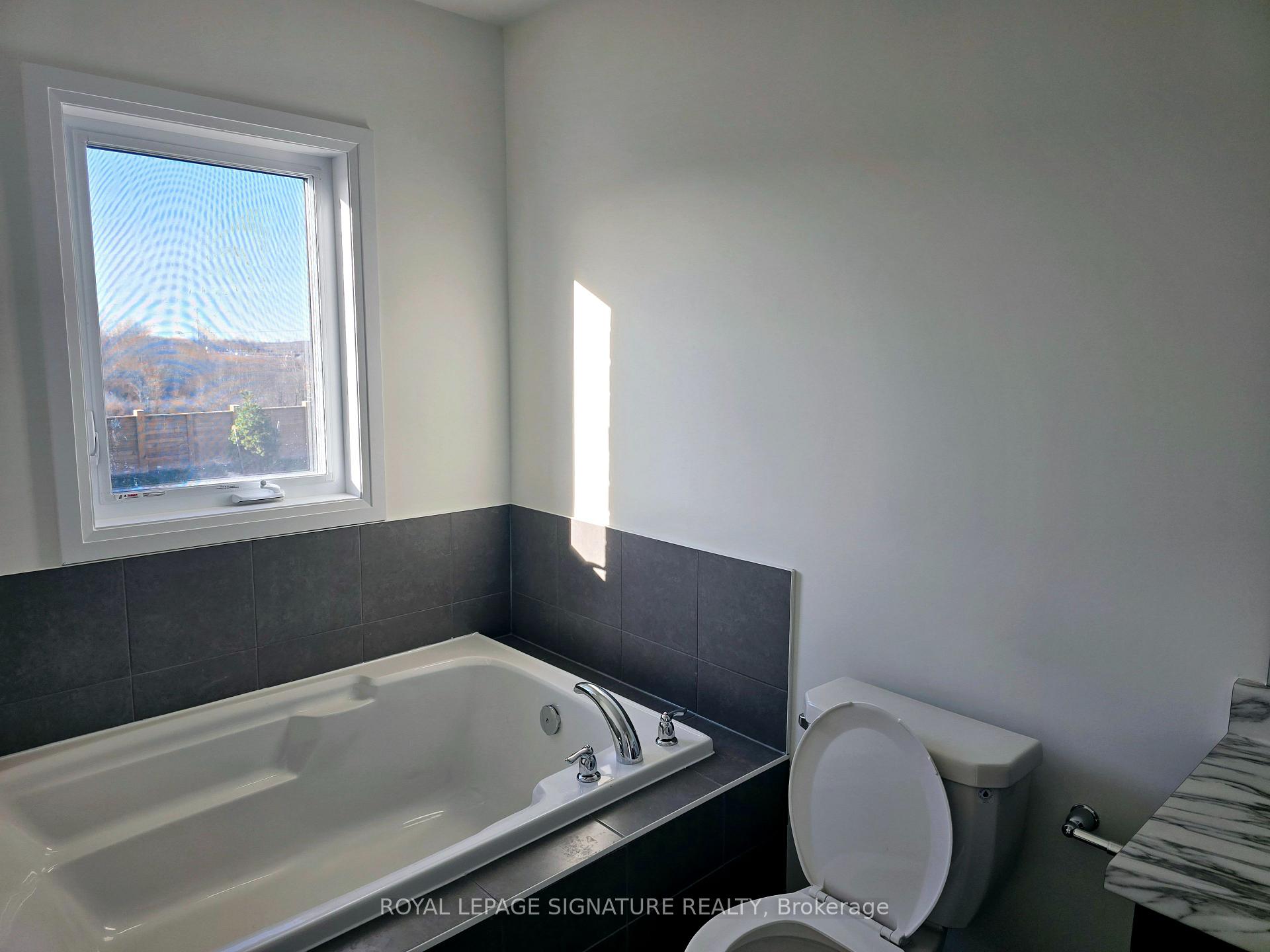 Photo 10 of 303 Port Crescent, Welland, Dain City — HOMEH