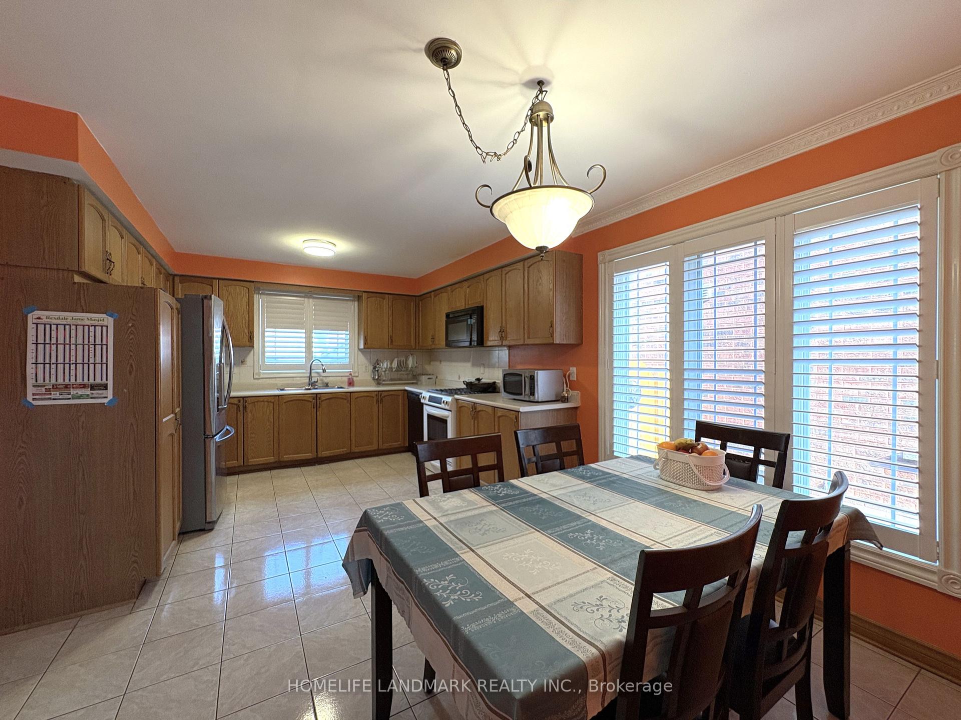 Photo 9 of 42 Lamp Crescent, Vaughan, West Woodbridge — HOMEH