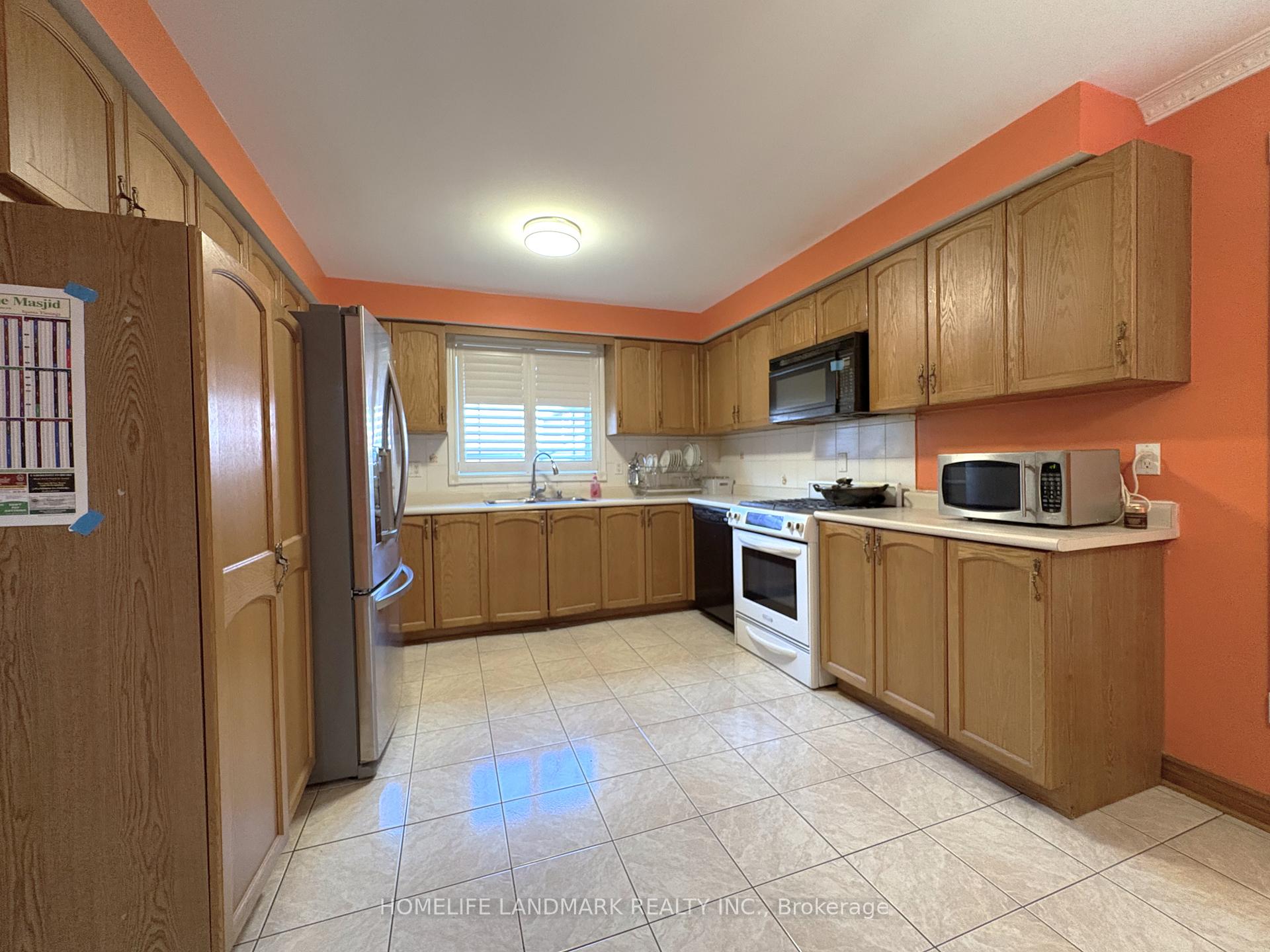 Photo 10 of 42 Lamp Crescent, Vaughan, West Woodbridge — HOMEH