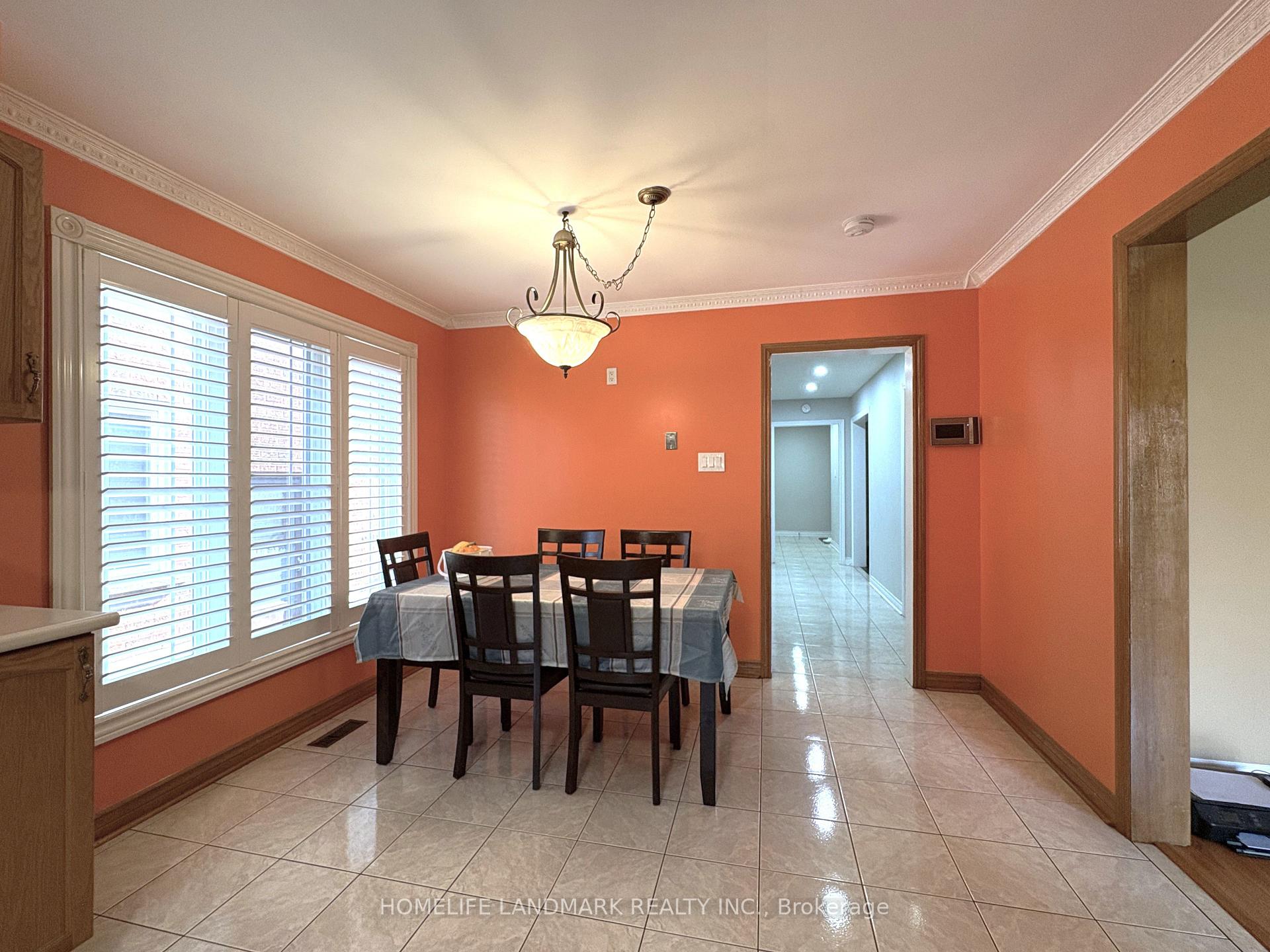 Photo 11 of 42 Lamp Crescent, Vaughan, West Woodbridge — HOMEH