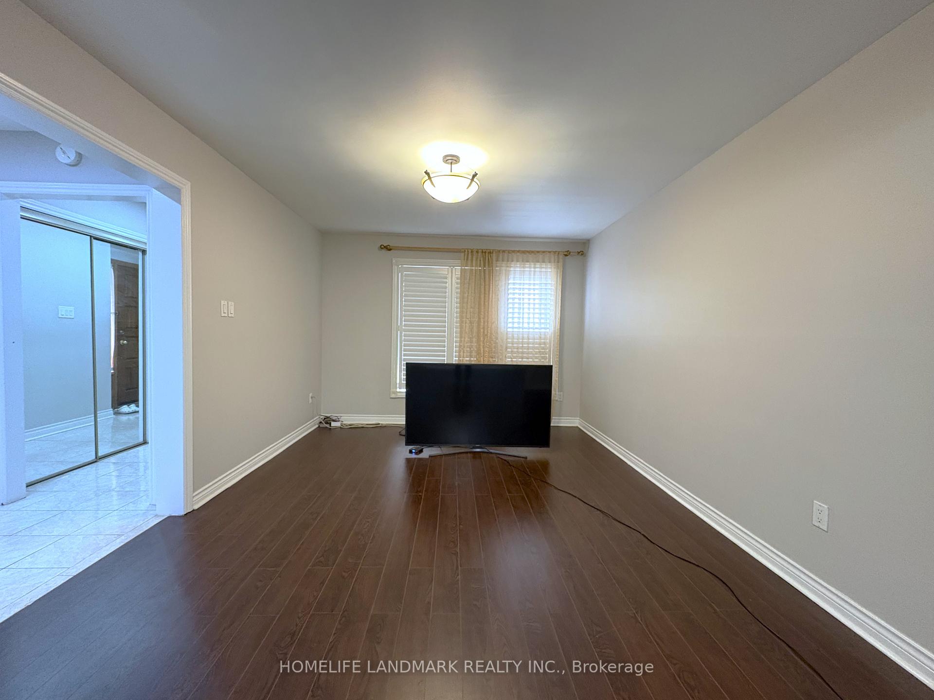 Photo 14 of 42 Lamp Crescent, Vaughan, West Woodbridge — HOMEH