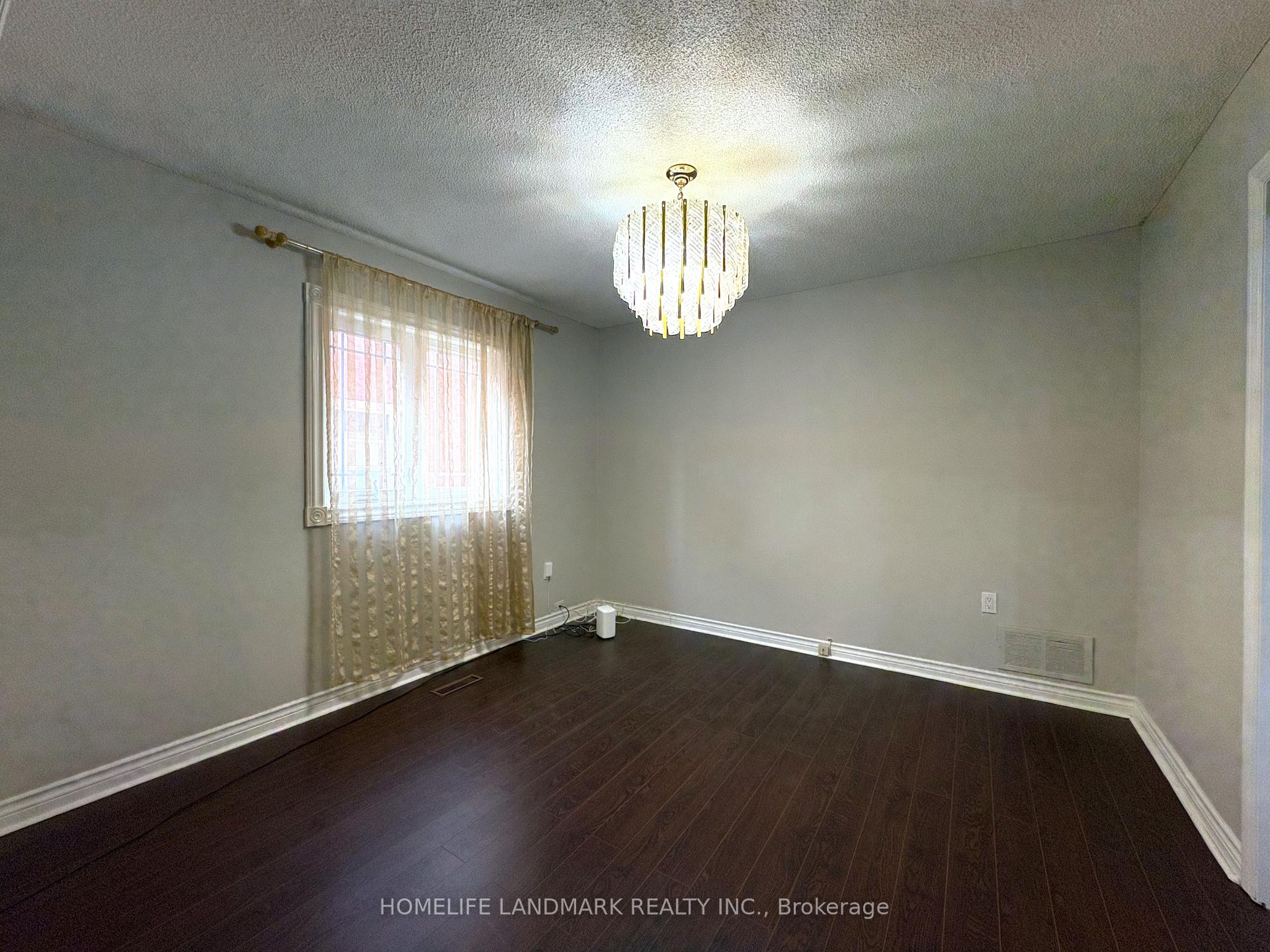 Photo 15 of 42 Lamp Crescent, Vaughan, West Woodbridge — HOMEH