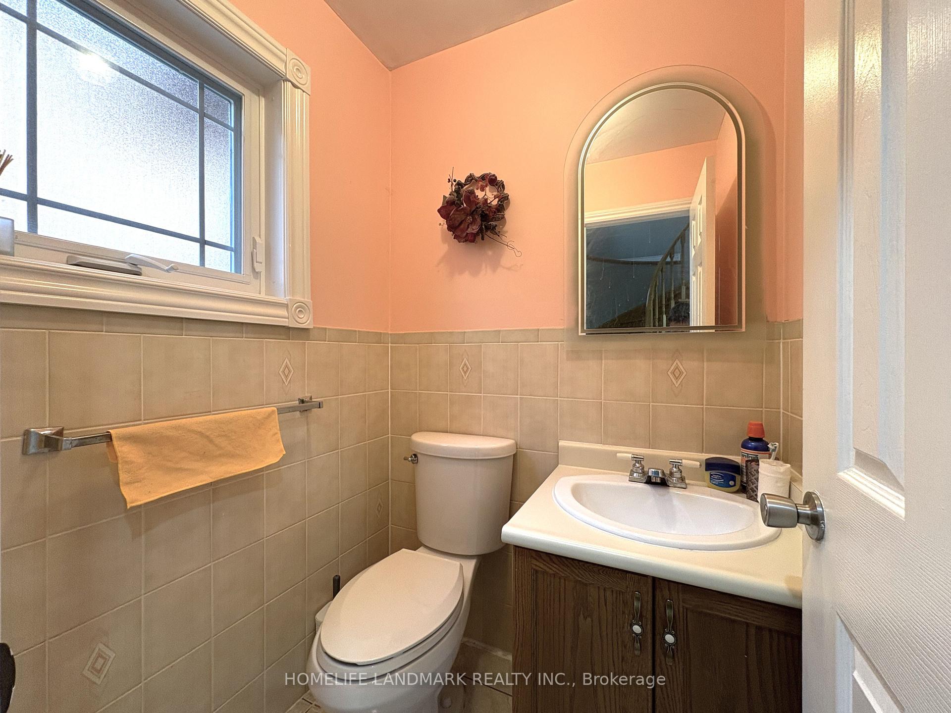 Photo 16 of 42 Lamp Crescent, Vaughan, West Woodbridge — HOMEH