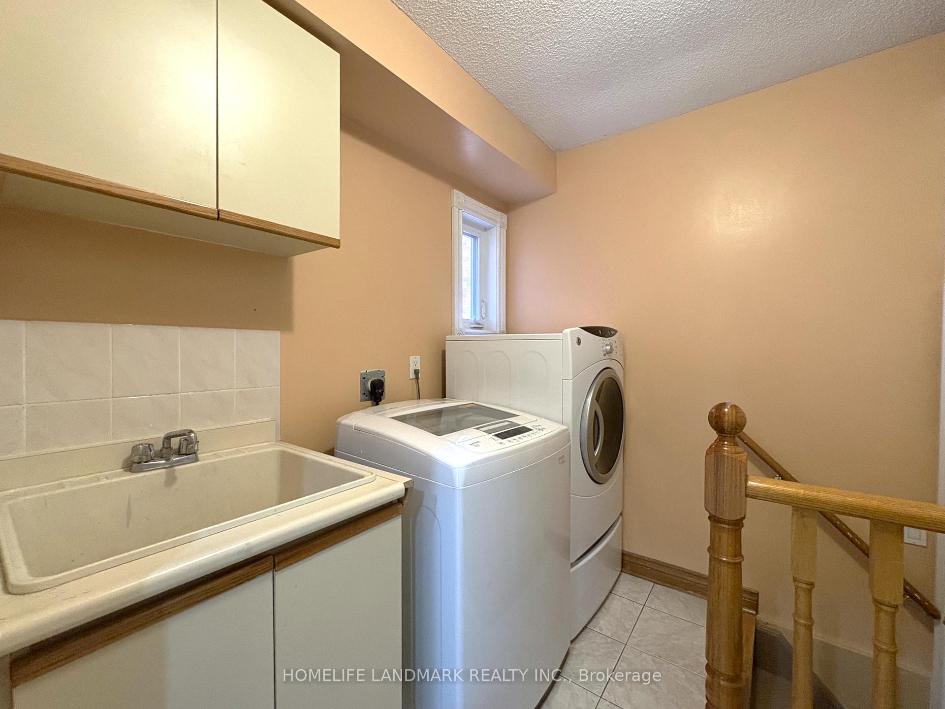 Photo 17 of 42 Lamp Crescent, Vaughan, West Woodbridge — HOMEH