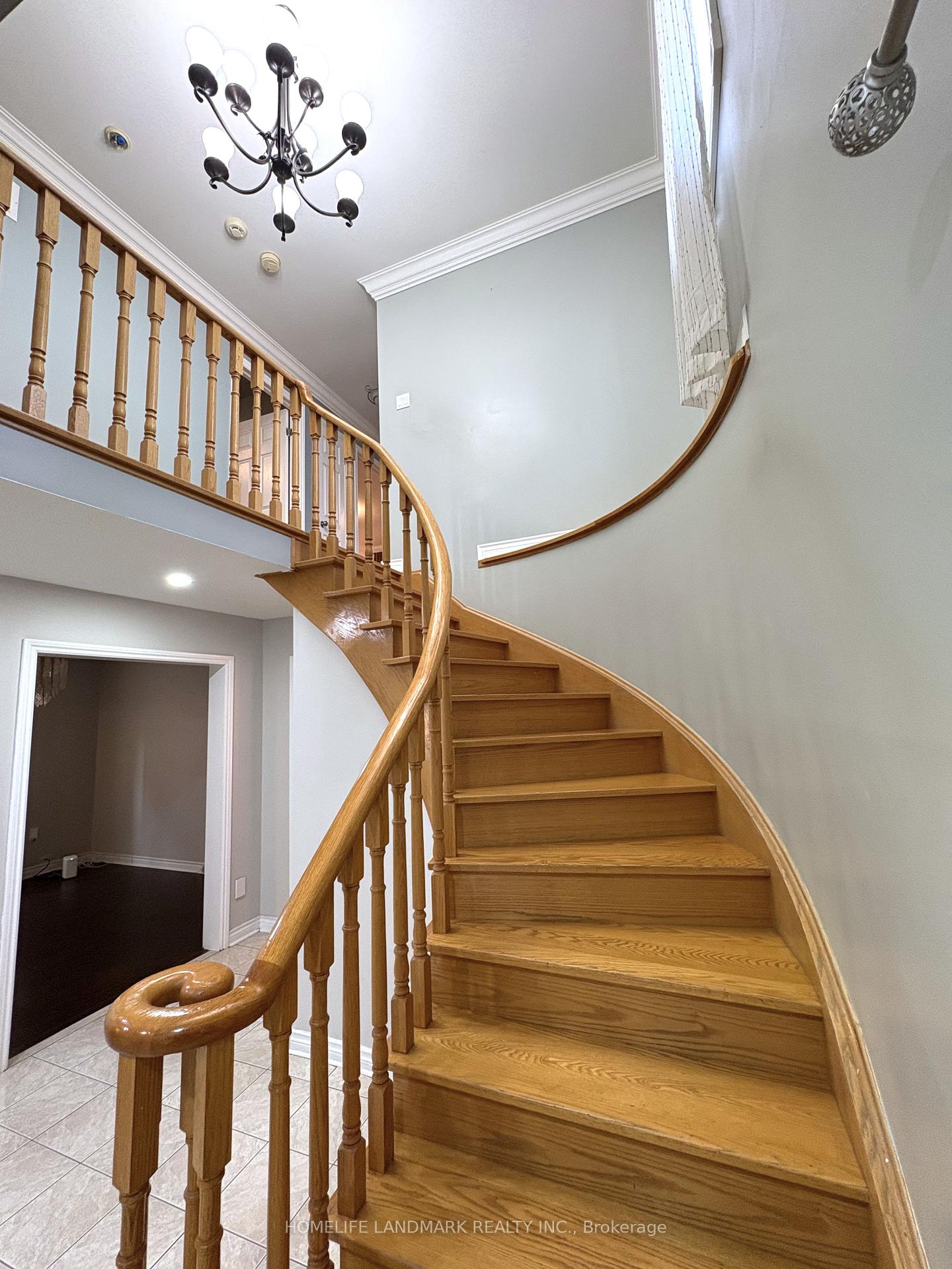 Photo 18 of 42 Lamp Crescent, Vaughan, West Woodbridge — HOMEH