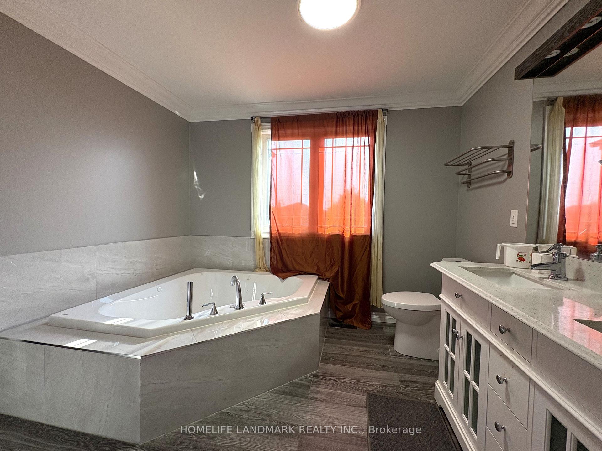 Photo 21 of 42 Lamp Crescent, Vaughan, West Woodbridge — HOMEH