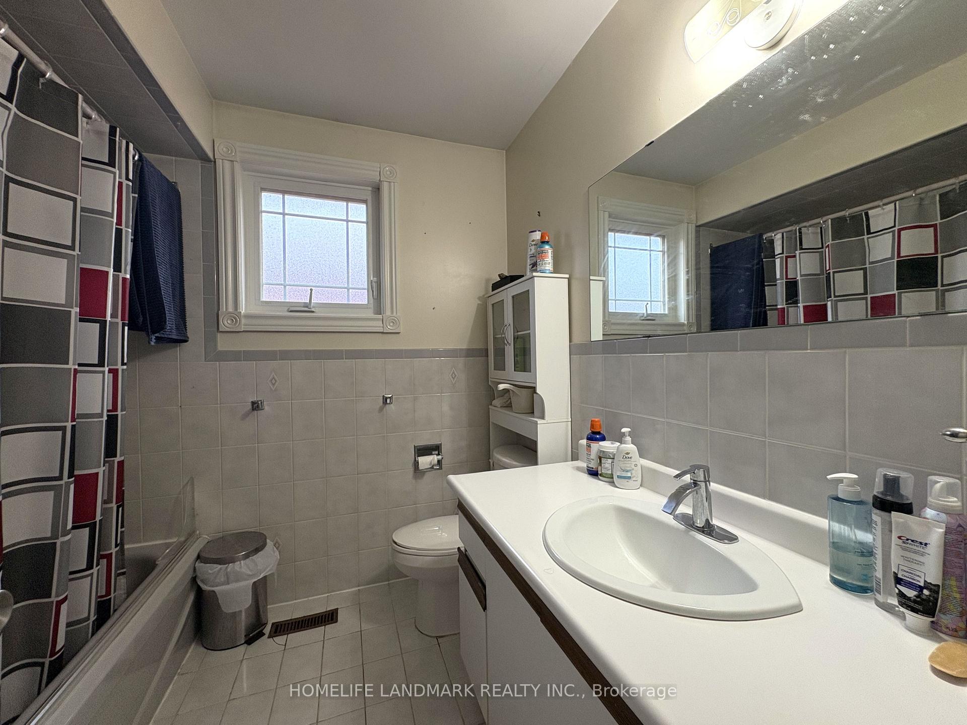 Photo 26 of 42 Lamp Crescent, Vaughan, West Woodbridge — HOMEH