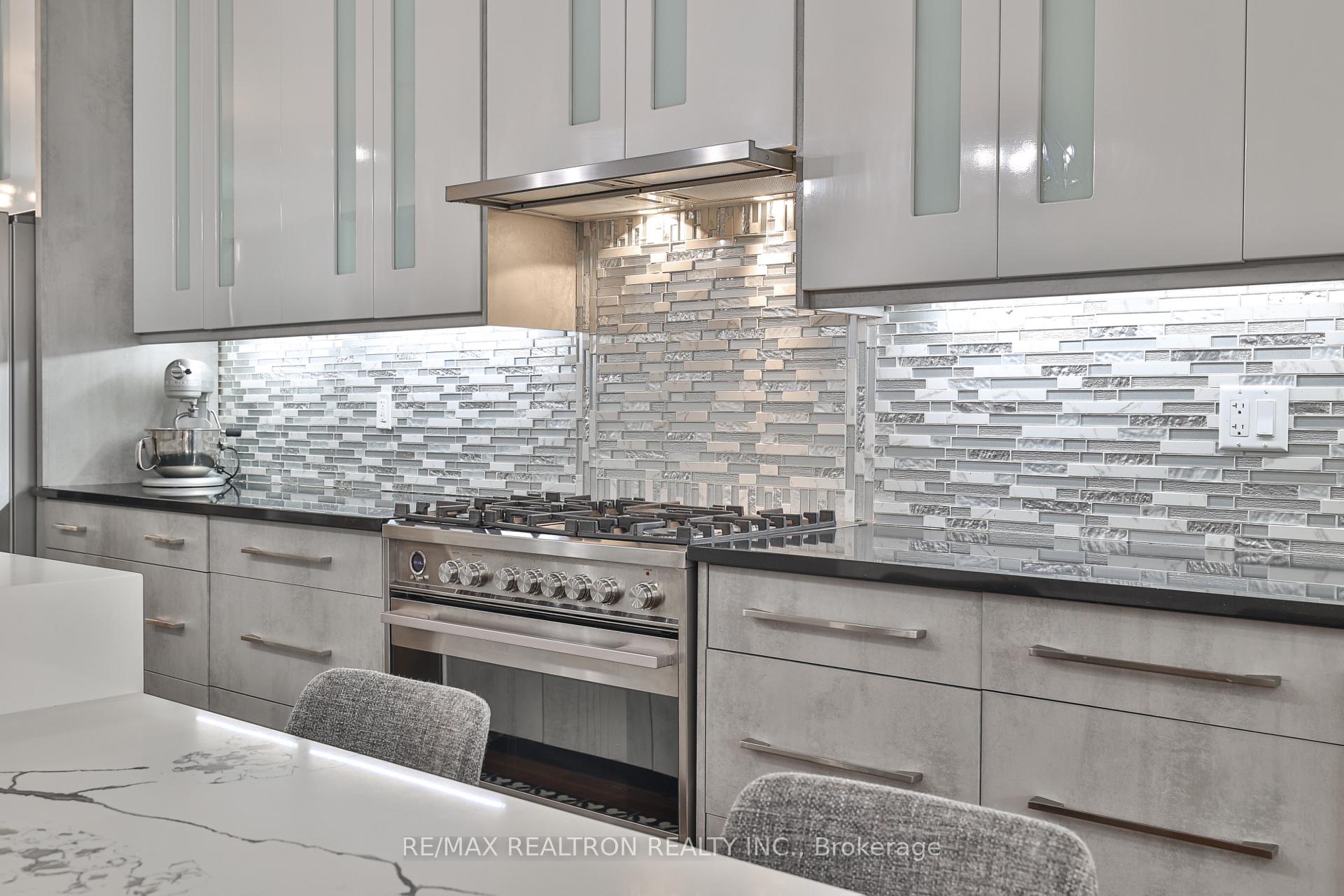 Photo 6 of 123 Golden Trail, Vaughan, Patterson — HOMEH