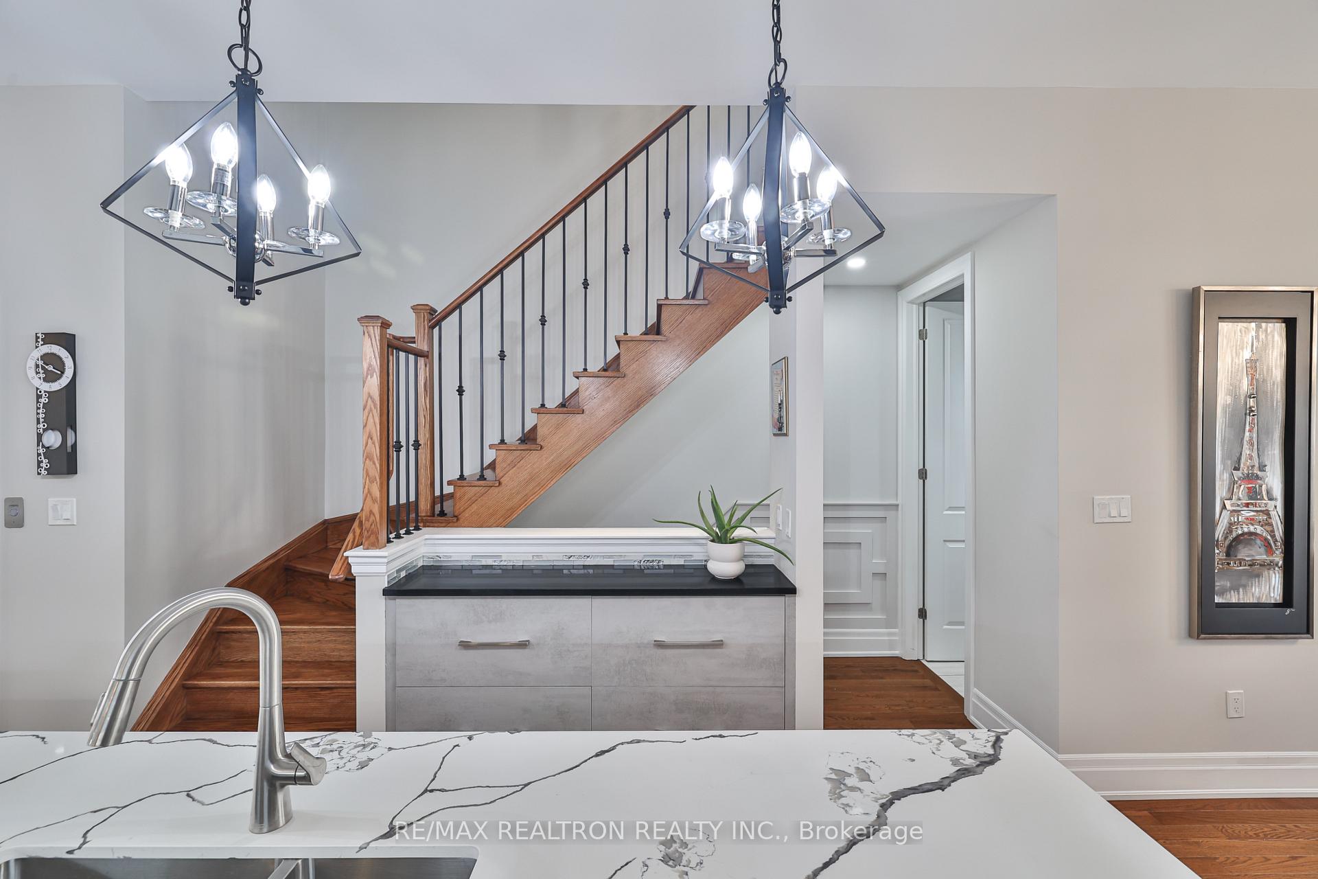 Photo 7 of 123 Golden Trail, Vaughan, Patterson — HOMEH
