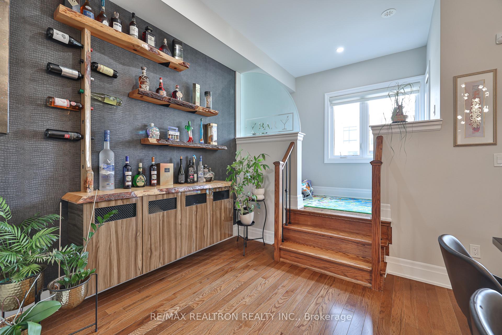 Photo 10 of 123 Golden Trail, Vaughan, Patterson — HOMEH
