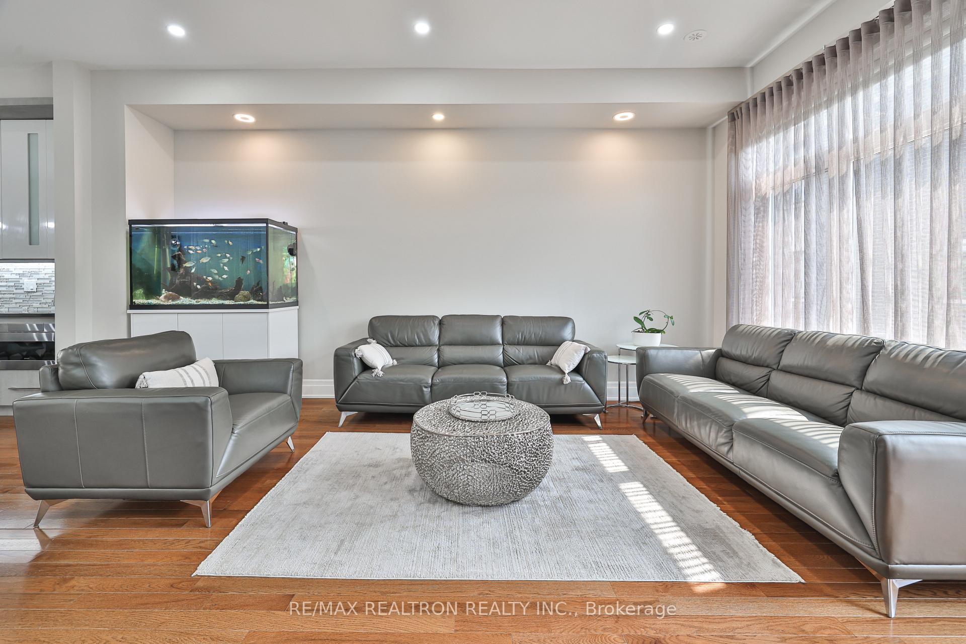 Photo 12 of 123 Golden Trail, Vaughan, Patterson — HOMEH